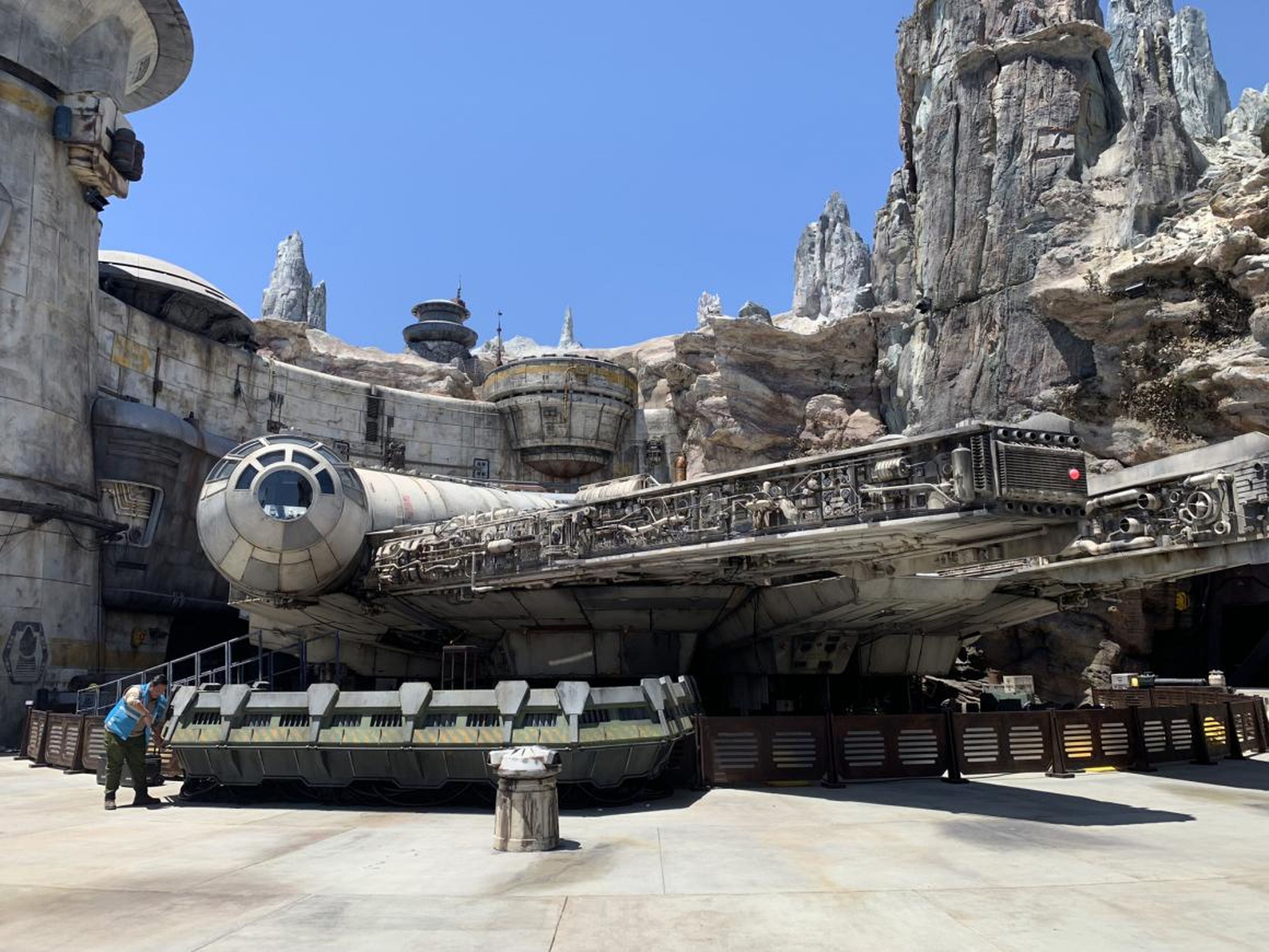 Una mirada más cercana a la memorable nave de Han Solo.