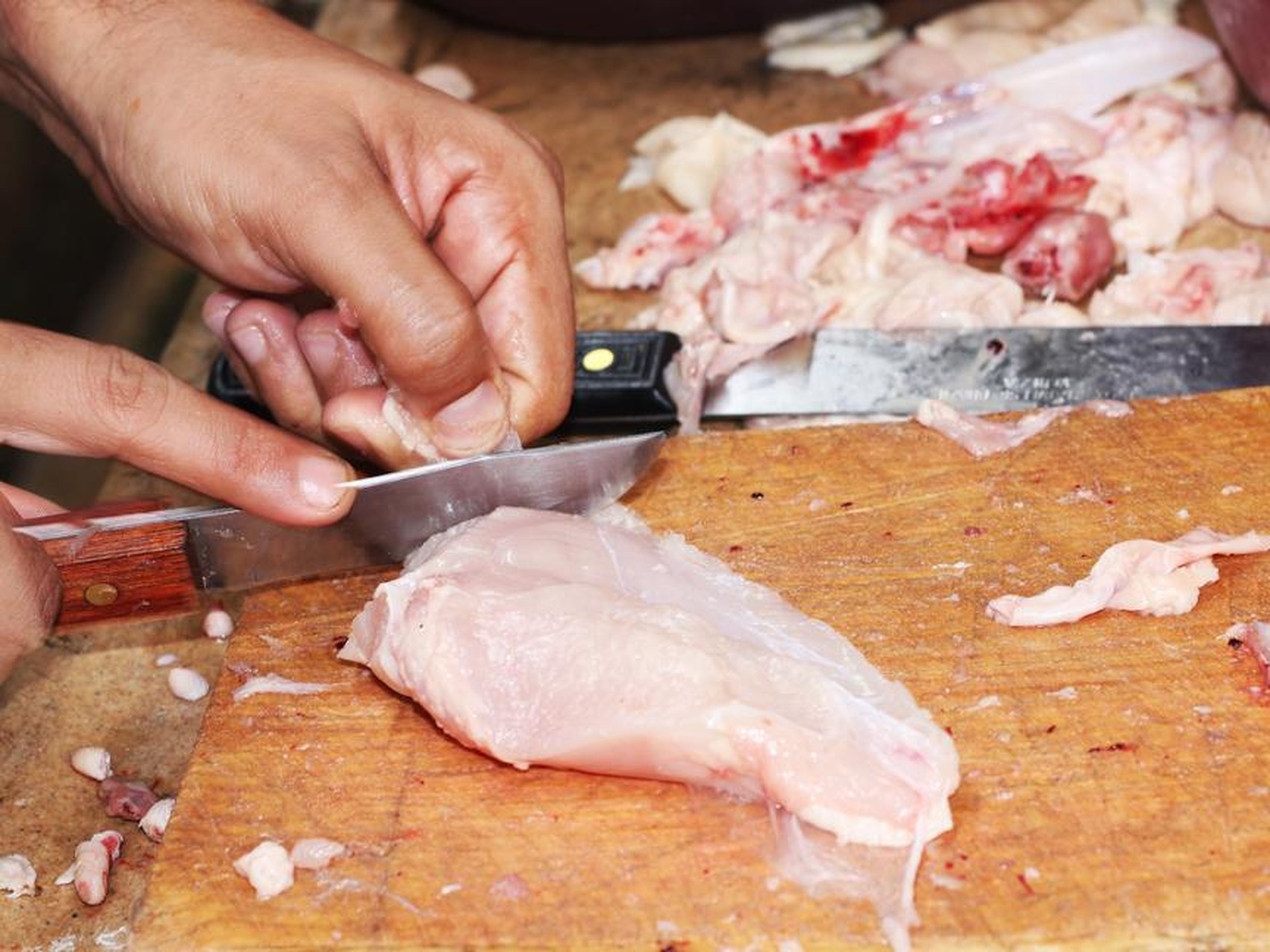 Aquí te explicamos cómo saber si la carne de pollo se ha puesto mala.