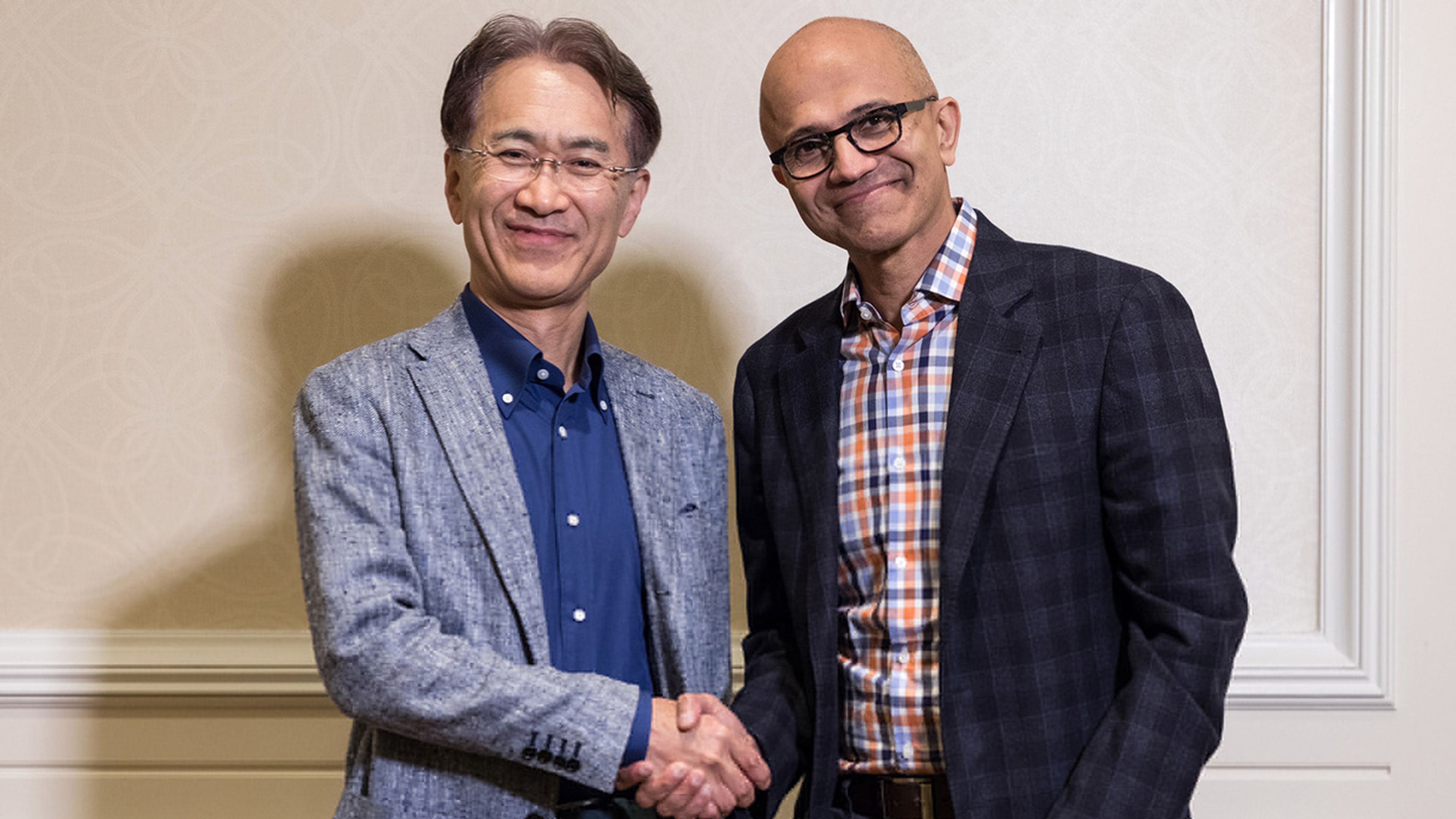 Kenichiro Yoshida (presidente y CEO de Sony) junto a Satya Nadella (CEO de Microsoft)