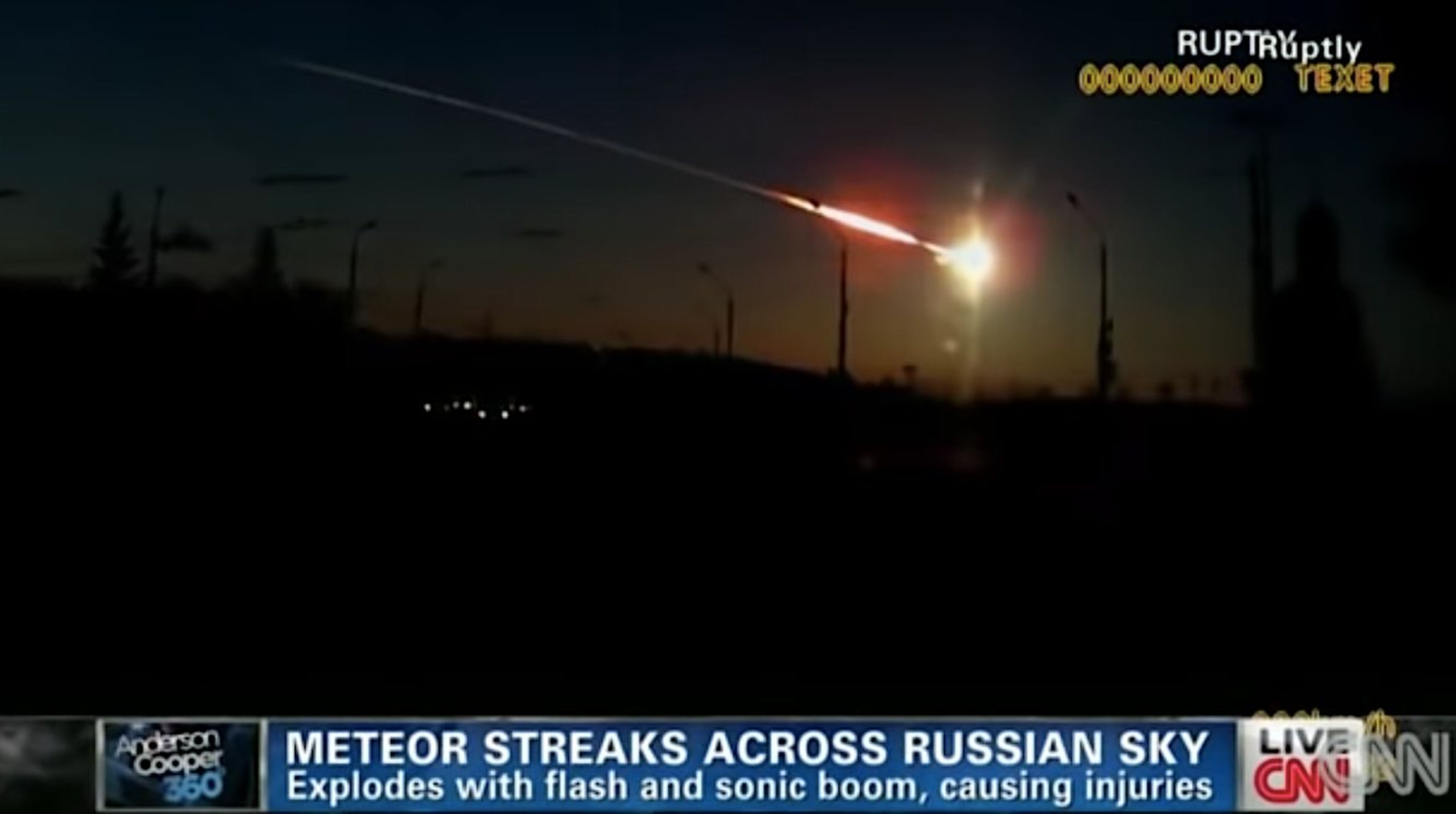 Un meteorito cruzando el cielo en Cheliábinsk, Rusia, en 2013.