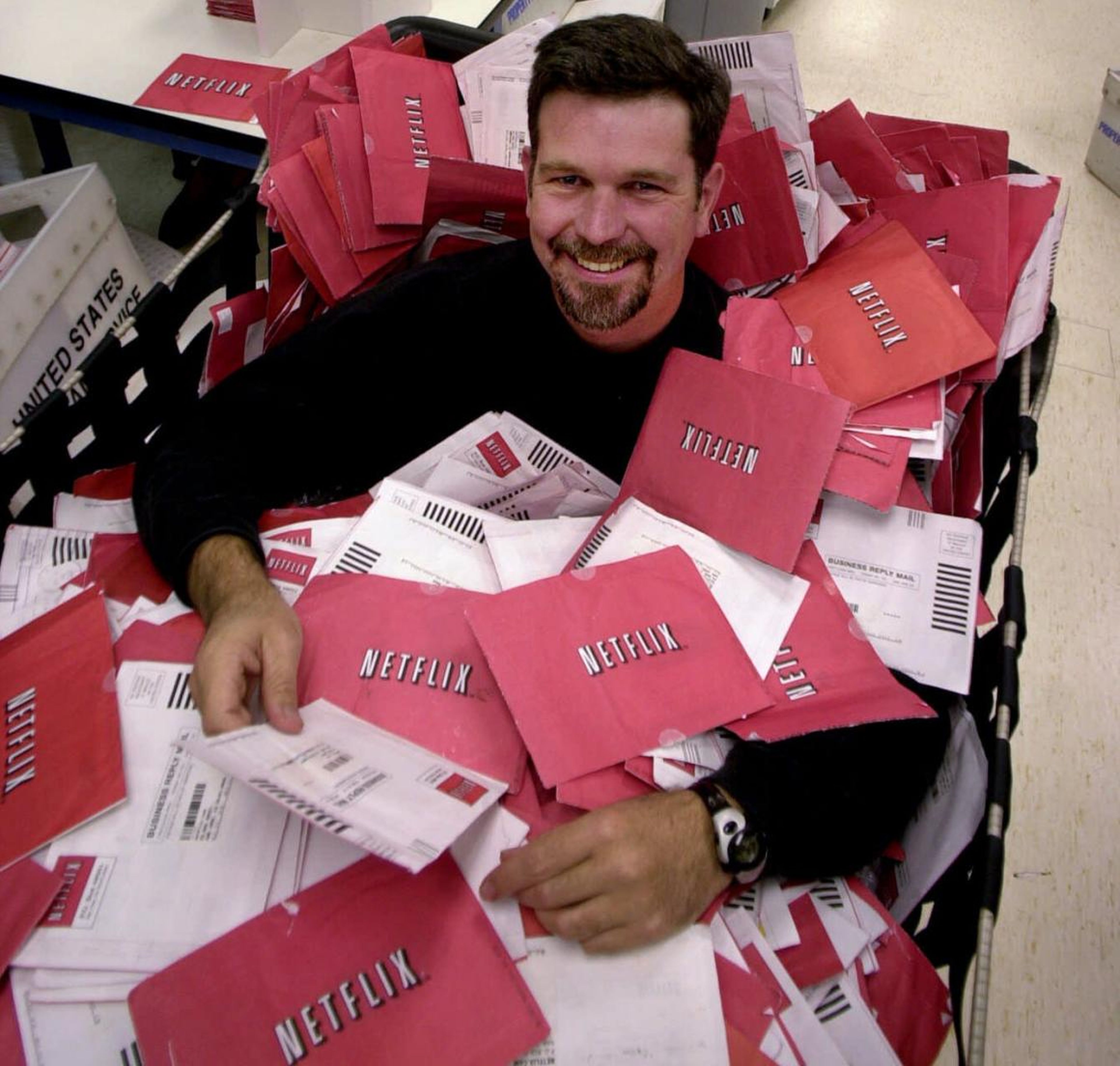 Aquí vemos los correos de devolución de los DVD de Netflix en un buzón de Encinitas, California, el 21 de octubre de 2013.