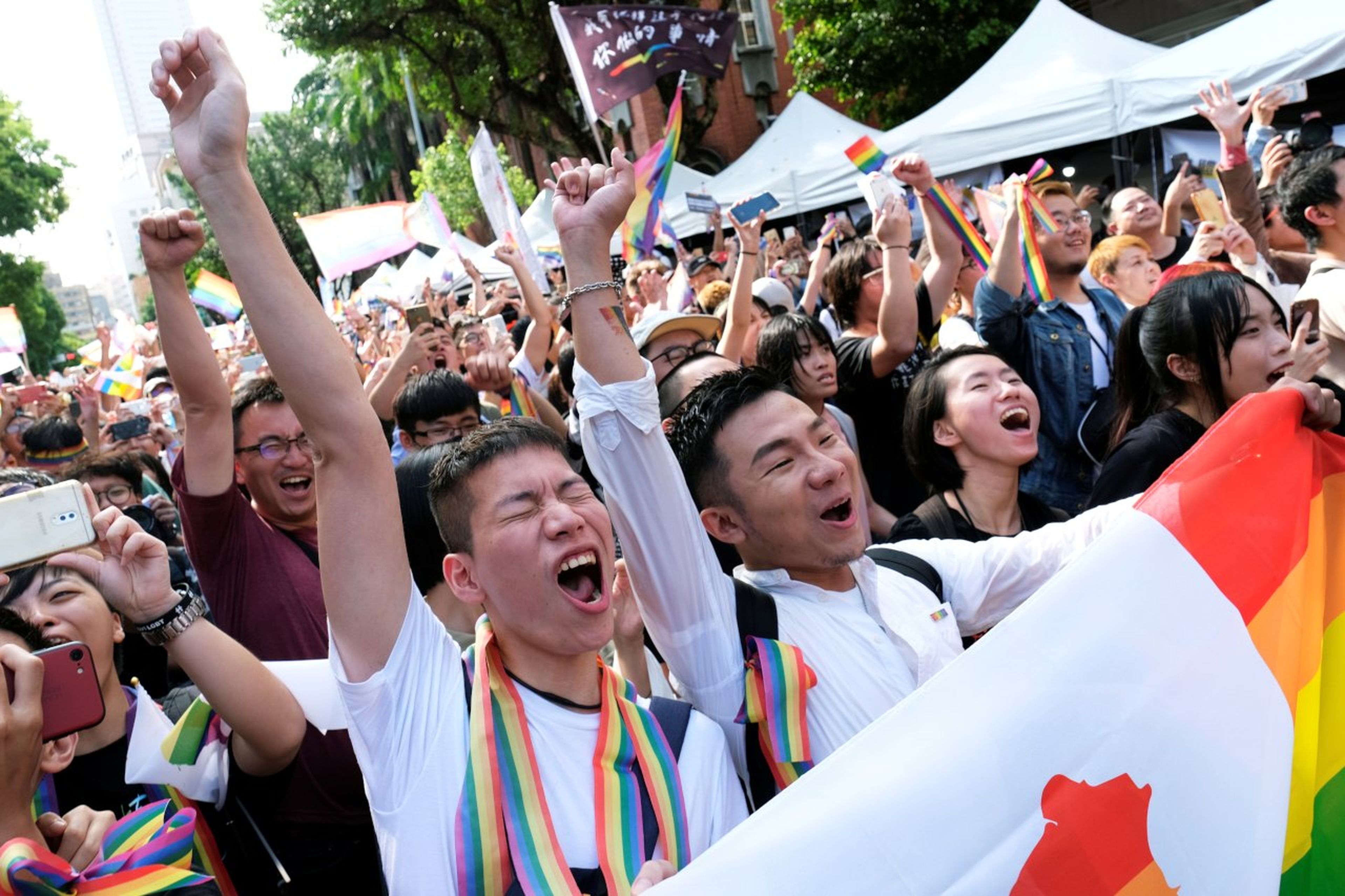 Partidarios del matrimonio homosexual festejan la decisión del Gobierno de Taiwán