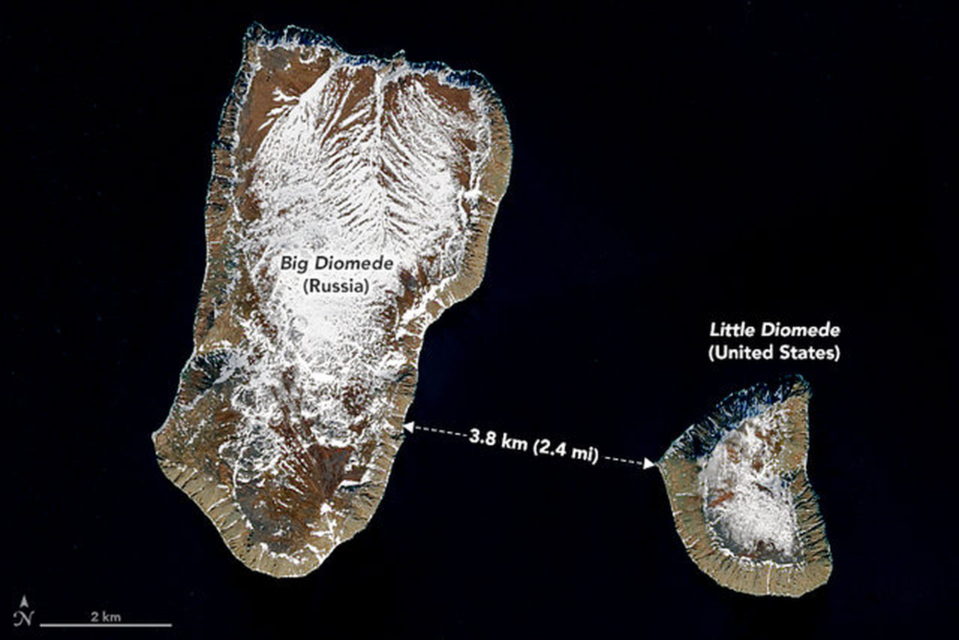 Las Islas Diomede consisten en dos islas, una es parte de Rusia y la otra es parte de los Estados Unidos.