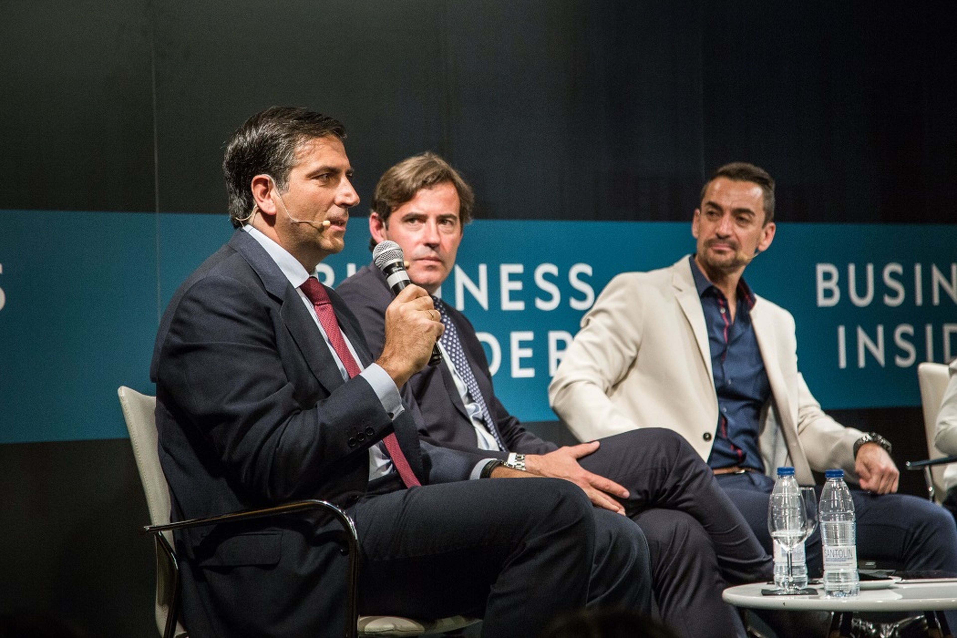 De izquierda a derecha, el CEO de Toyota España, Miguel Carsi; el director general de Audi en Volkswagen Group España, José Miguel Aparicio, y el CEO de Axel Springer España, Manuel del Campo.
