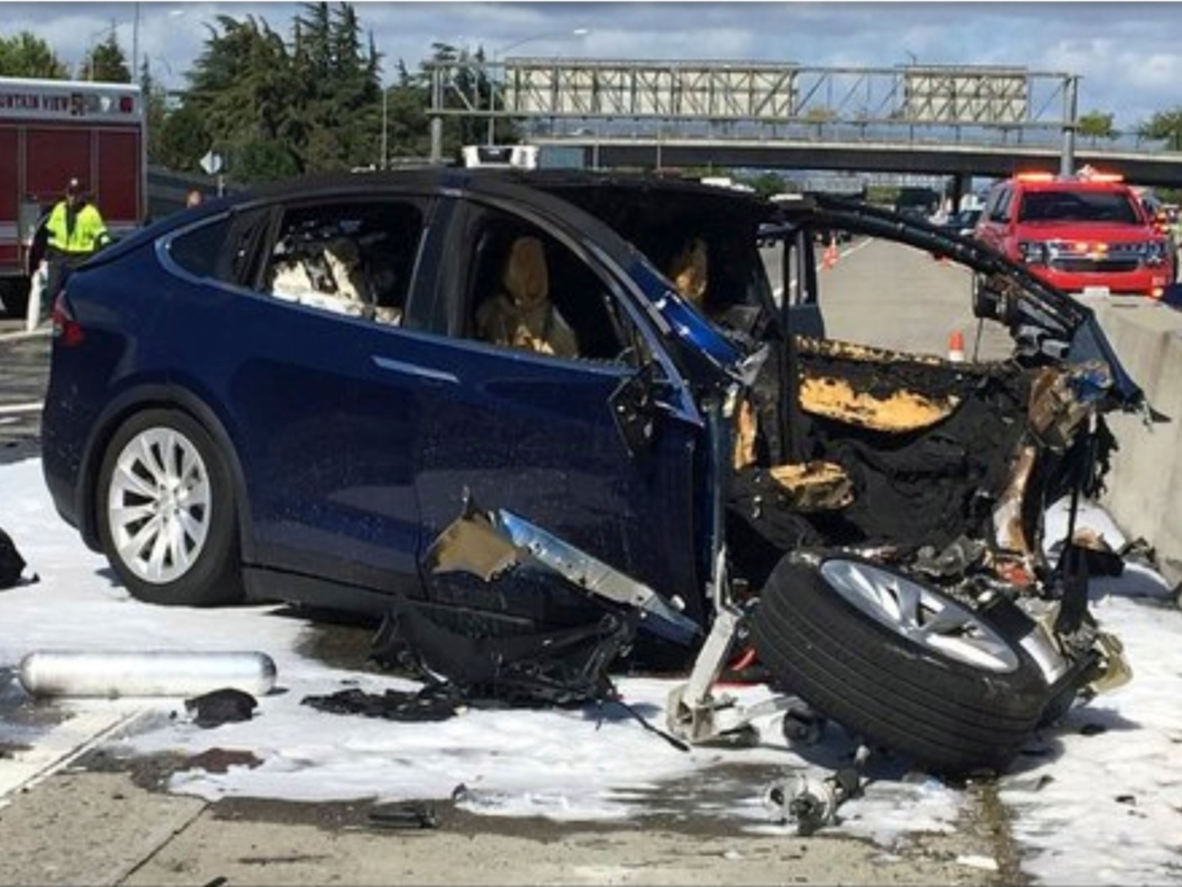 El Tesla Model X tras el accidente en Mountain View, California.