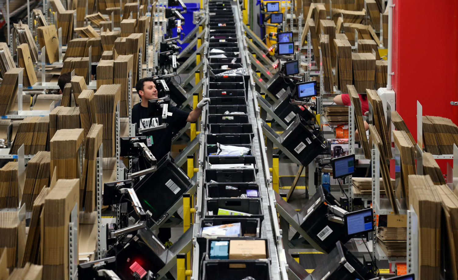 rápido Recreación Asombro Amazon anuncia 600 nuevos empleos fijos en España este año | Business  Insider España