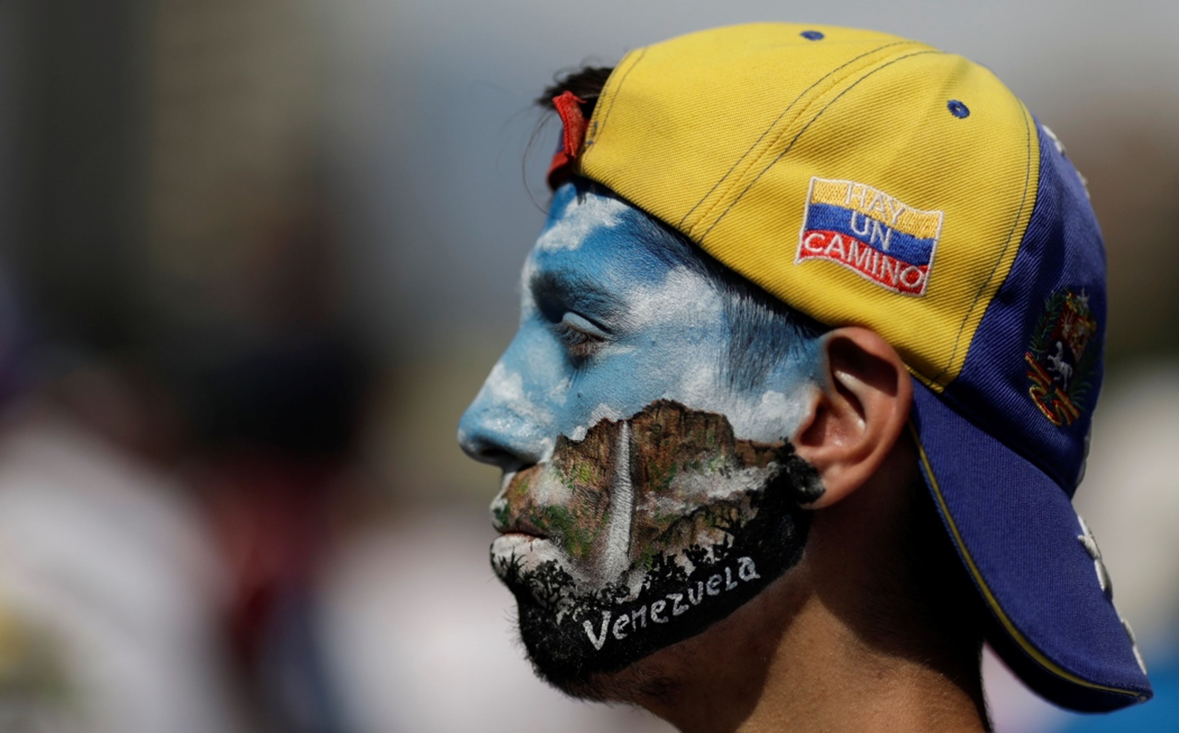 Un manifestante en la protesta contra el Gobierno de Nicolás Maduro en Caracas, Venezuela, el 1 de mayo.