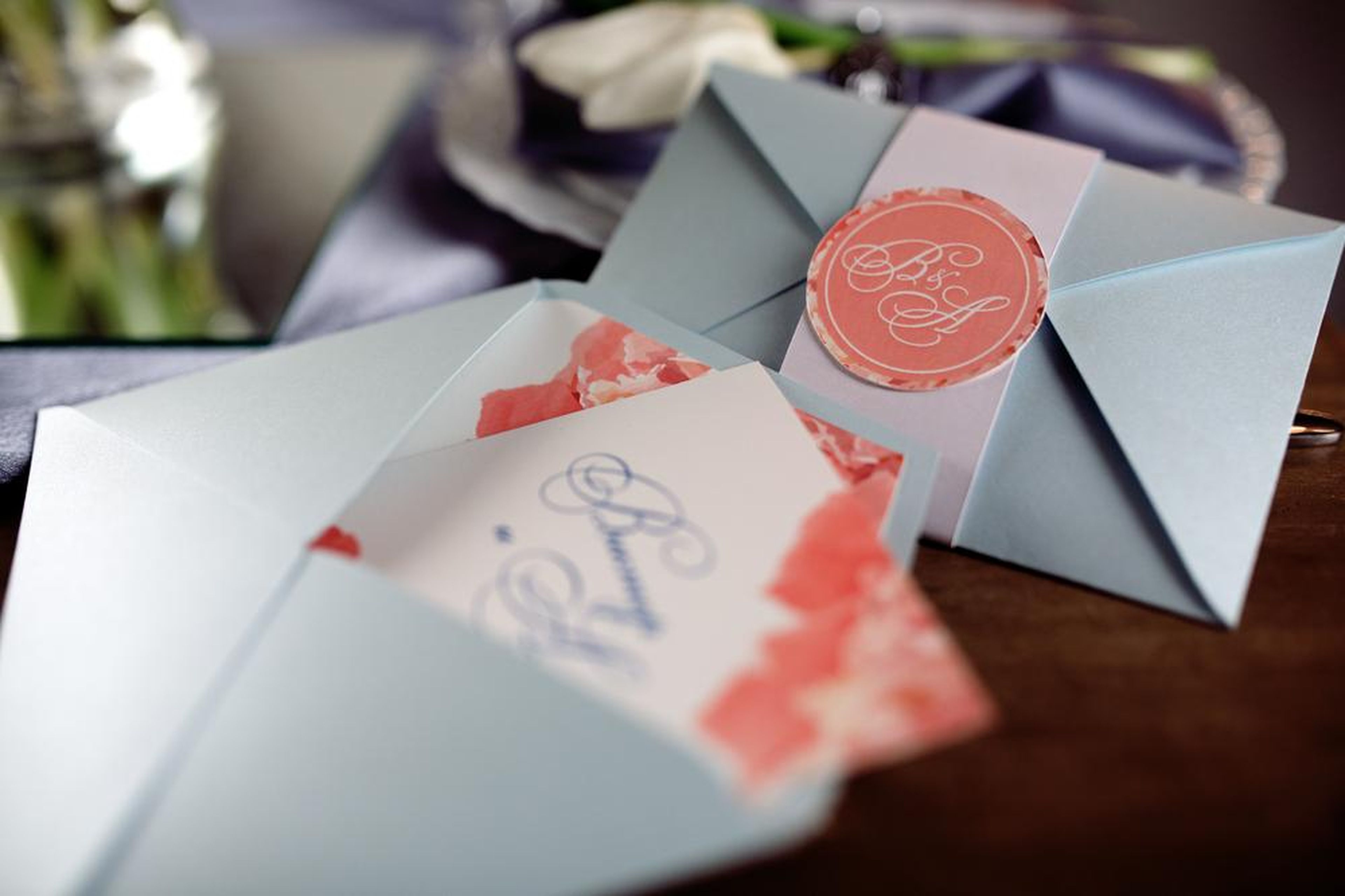 No dejes que las invitaciones de boda se amontonen con el resto de tu correo.