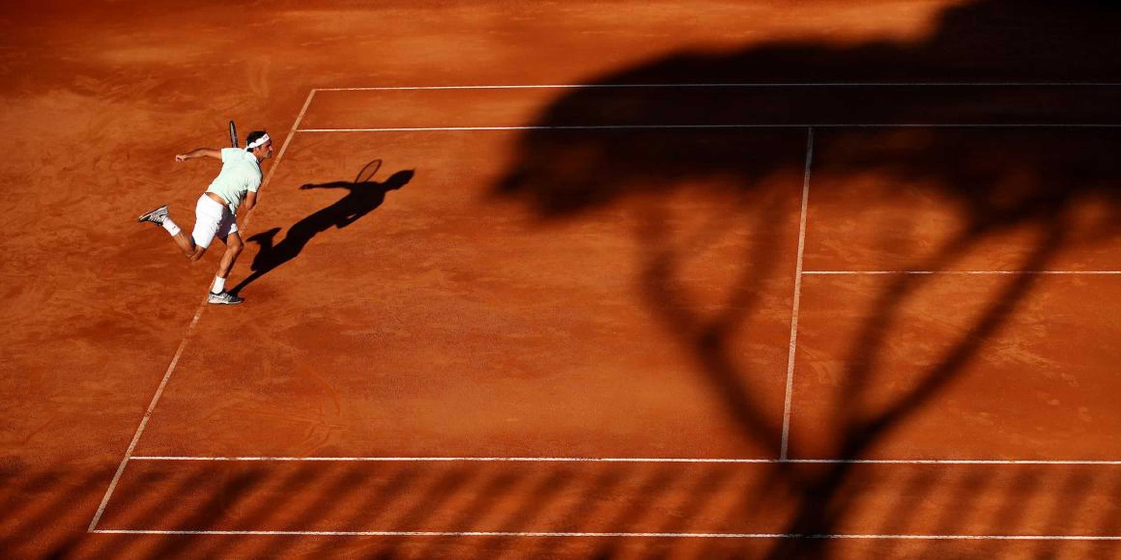 24 gorgeous photos of Roger Federer playing tennis