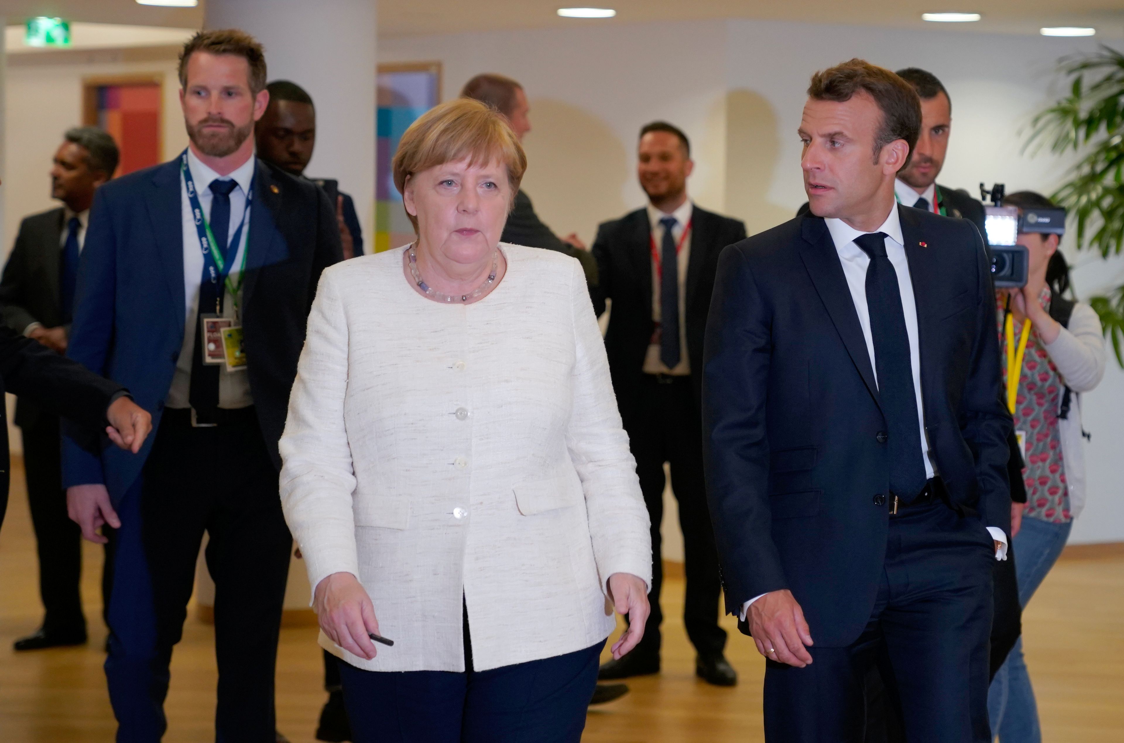 Angela Merkel, canciller de Alemania, y Emmanuel Macron, presidente de Francia, durante la Eurocumbre de Bruselas.