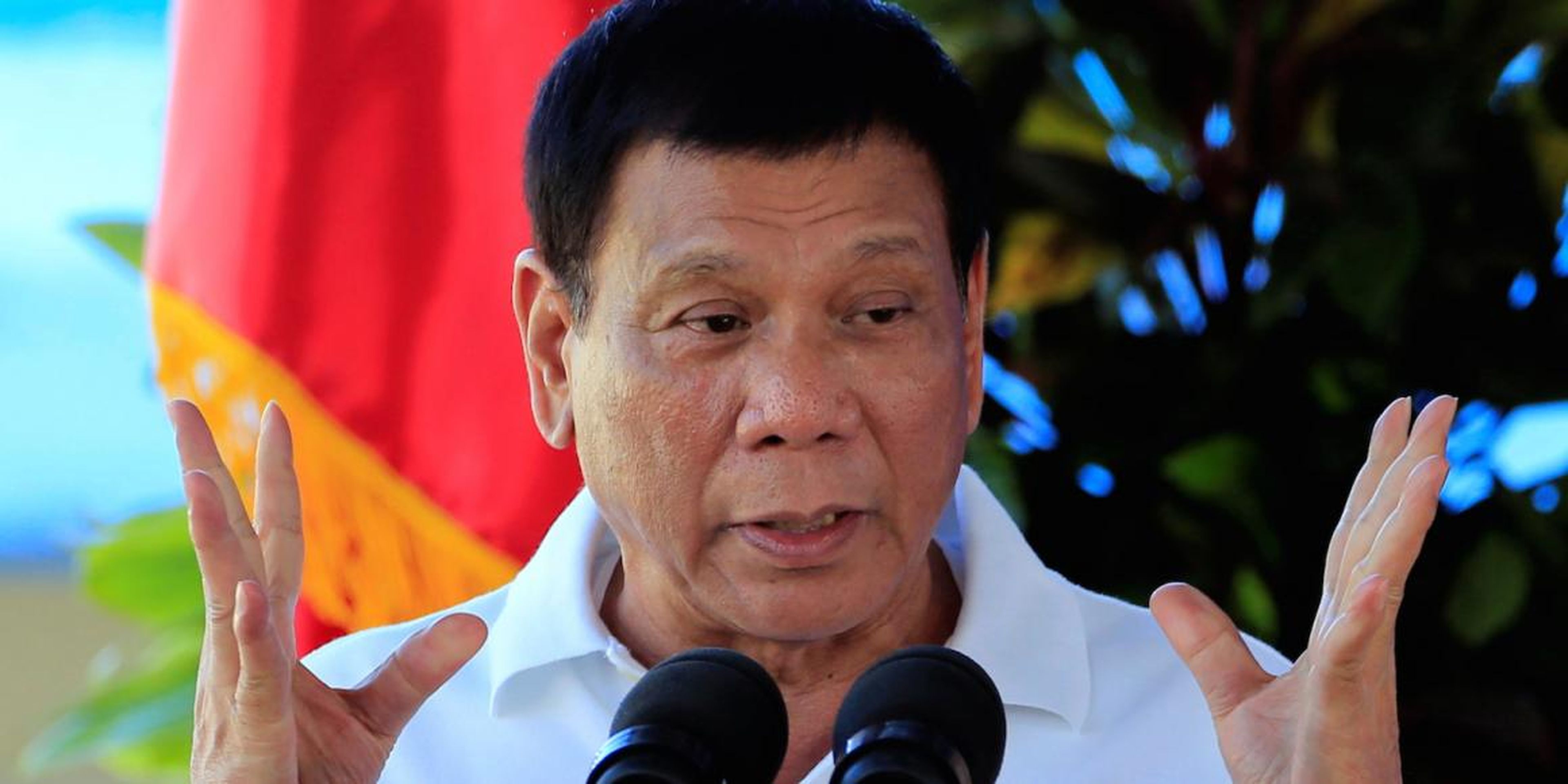 Duterte dando un discurso en el Fuerte de Ramón Magsaysay en Filipinas, noviembre de 2016.