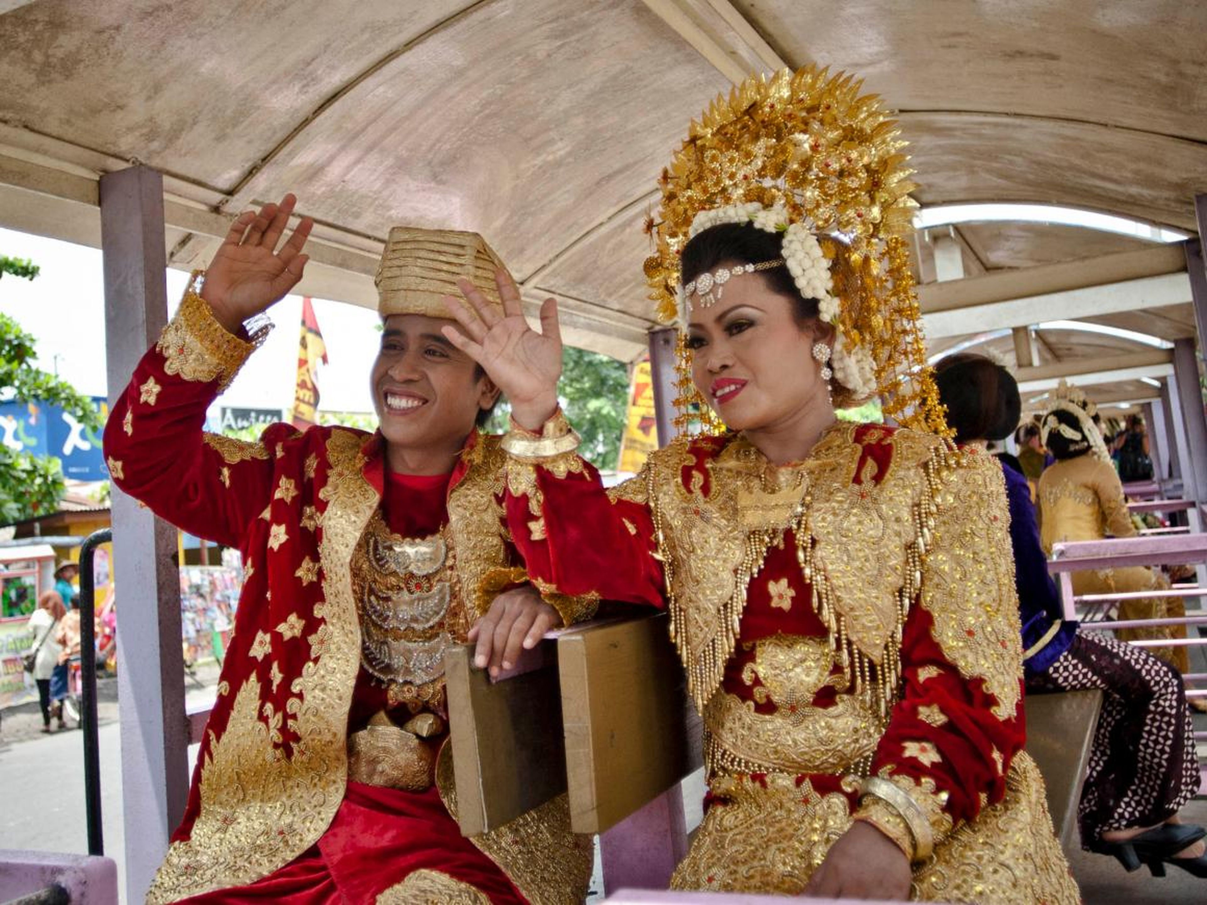 Casi 8.000 islas habitadas componen Indonesia, y la moda varía según la región.