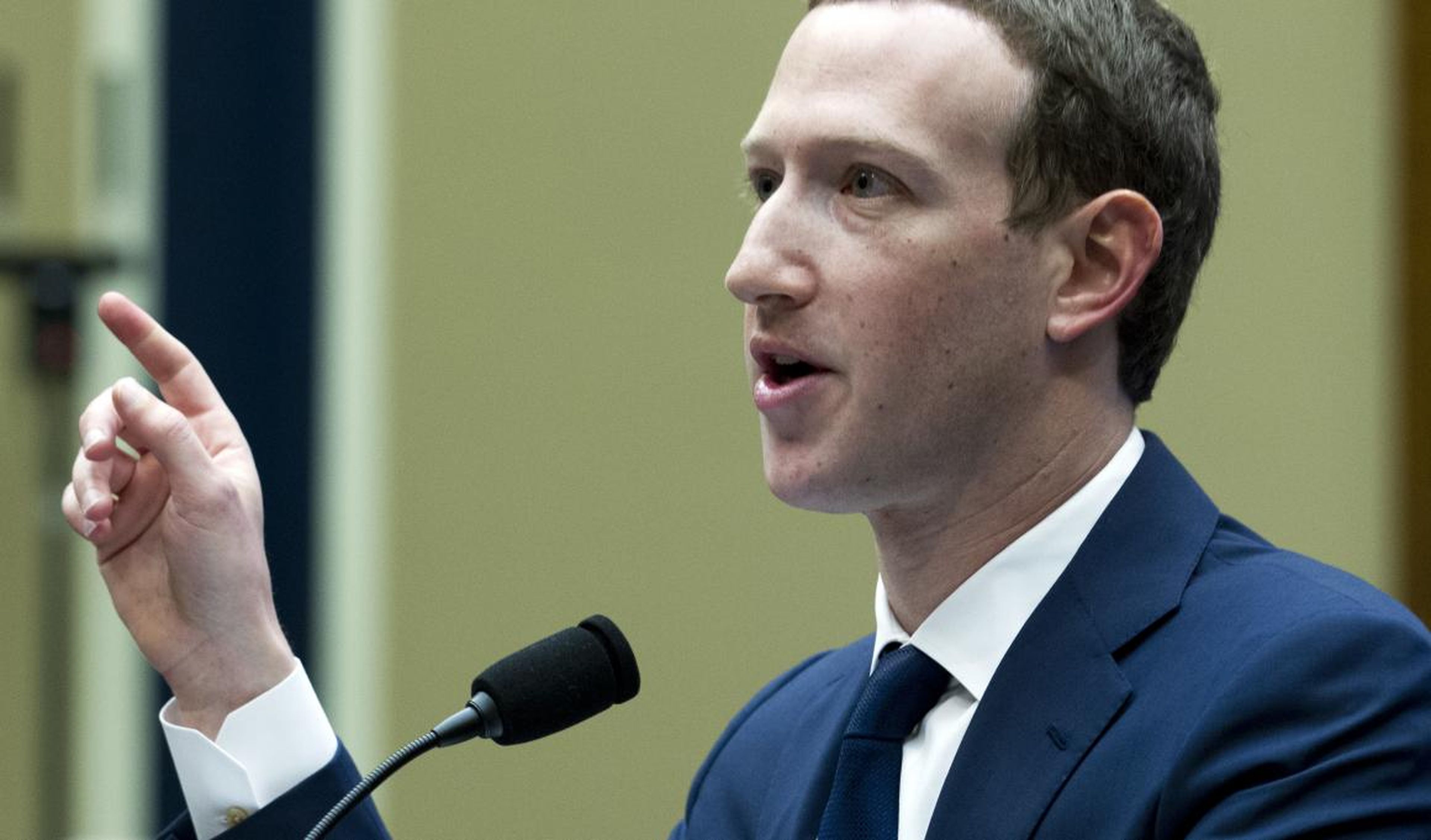 El CEO de Facebook, Mark Zuckerberg, testificando.