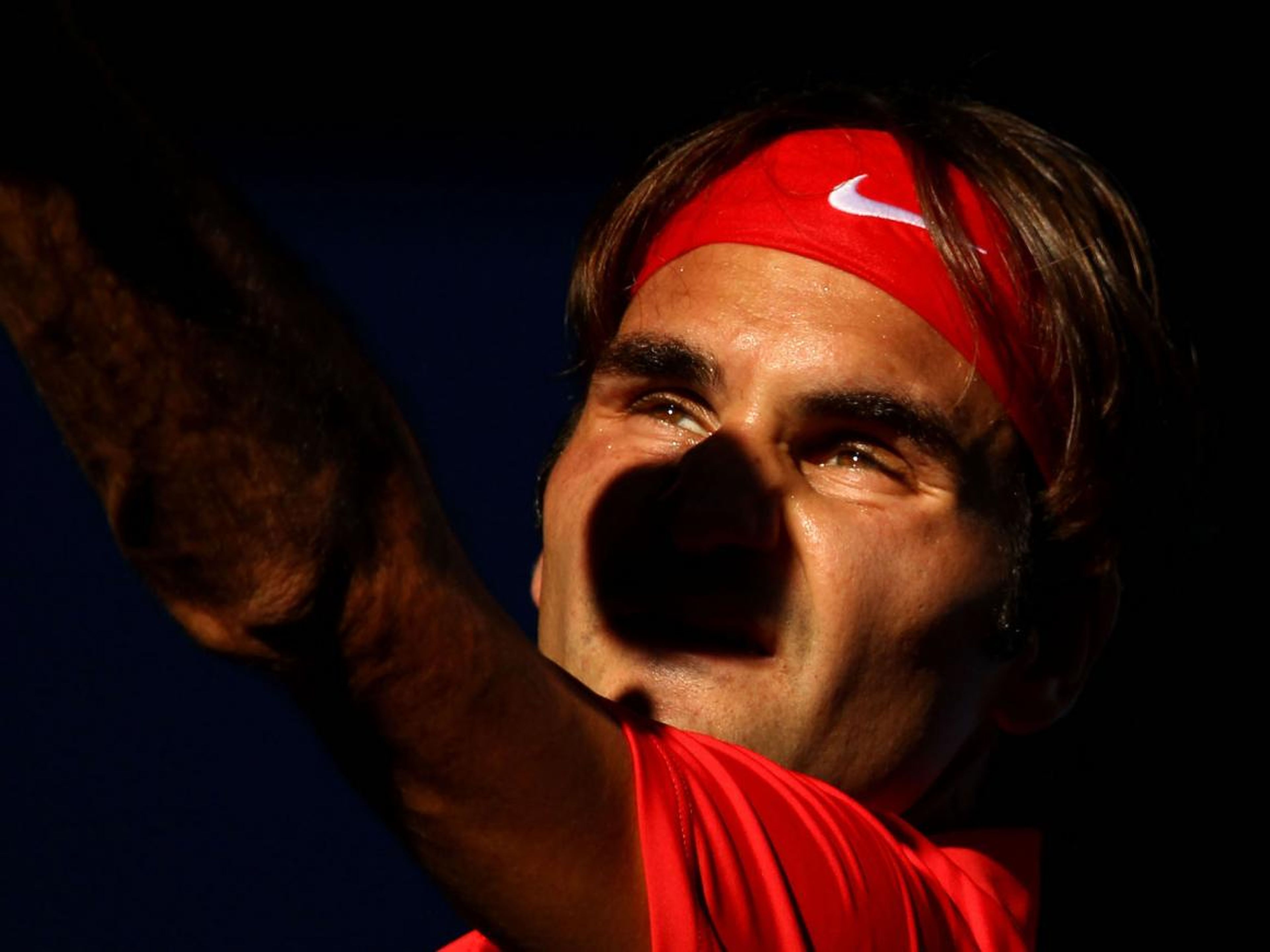 Federer still manager to serve into the sun.