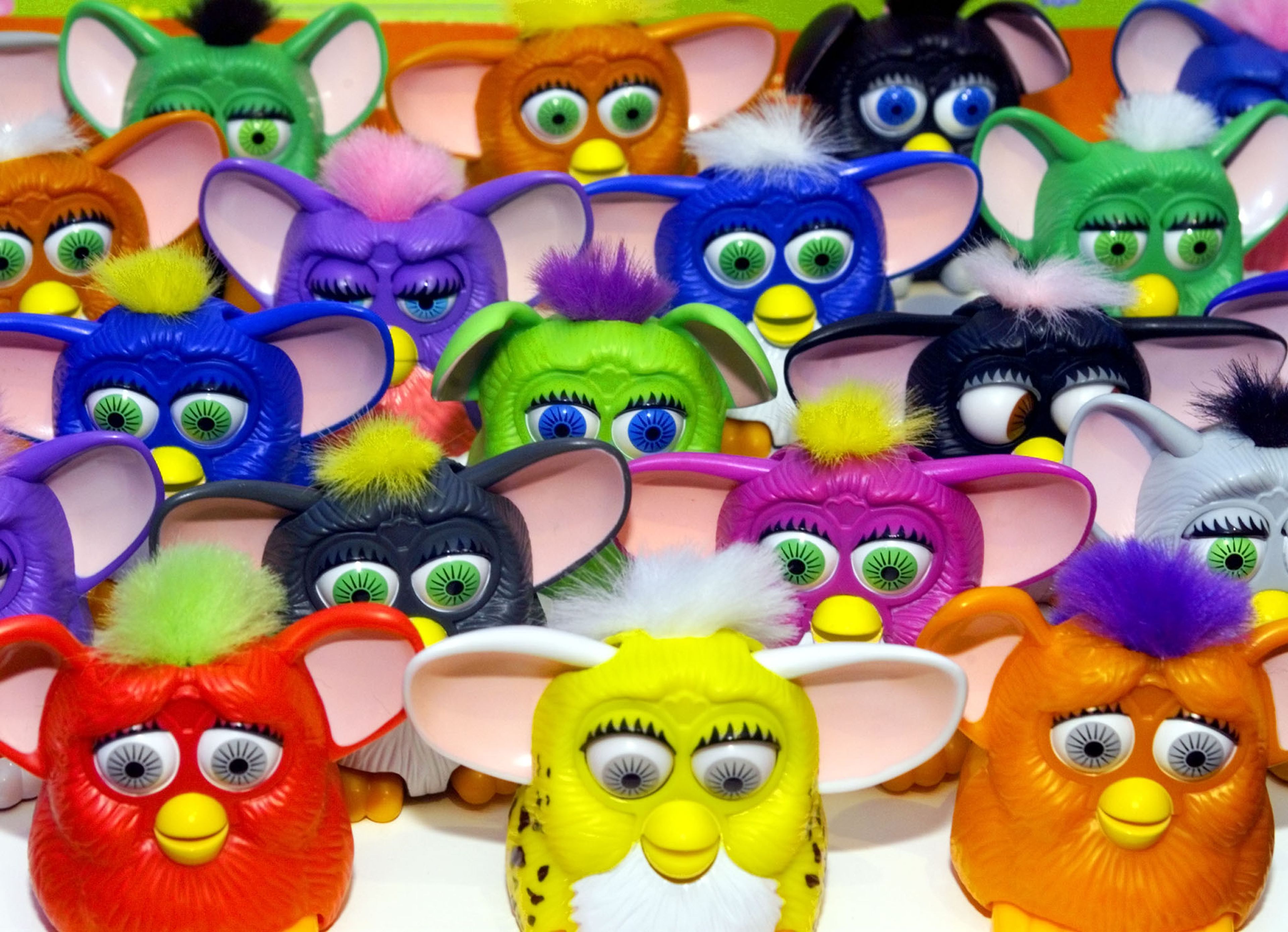 A finales de los años 90 Happy Meal regalaba minuaturas de los por aquel entonces populares Furbys.