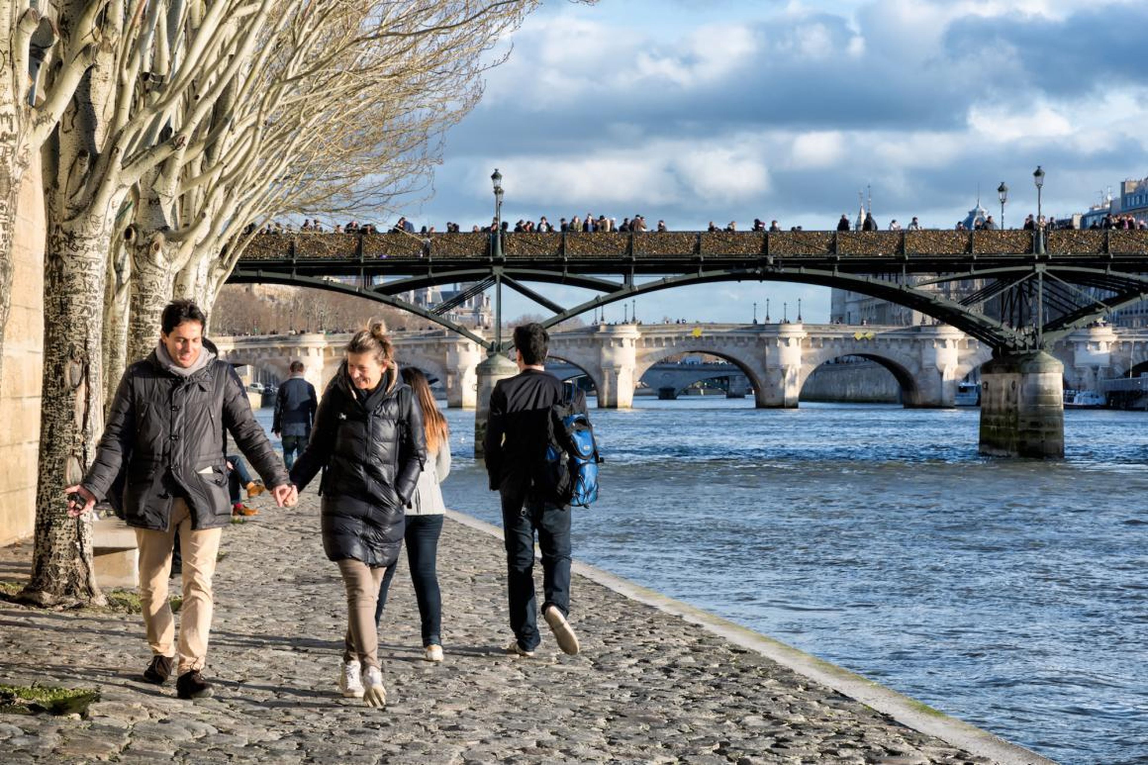 El río Sena es uno de los destinos preferidos de los parisinos para pasear.