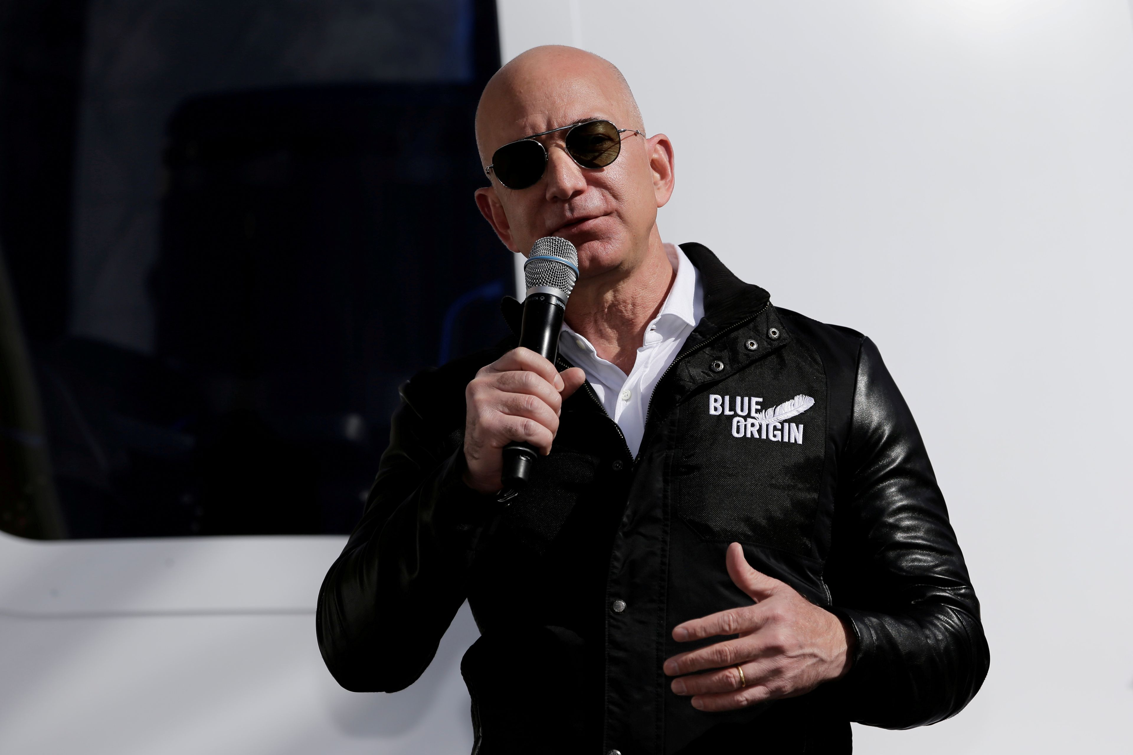 Jeff Bezos, CEO de Amazon y fundador de Blue Origin.