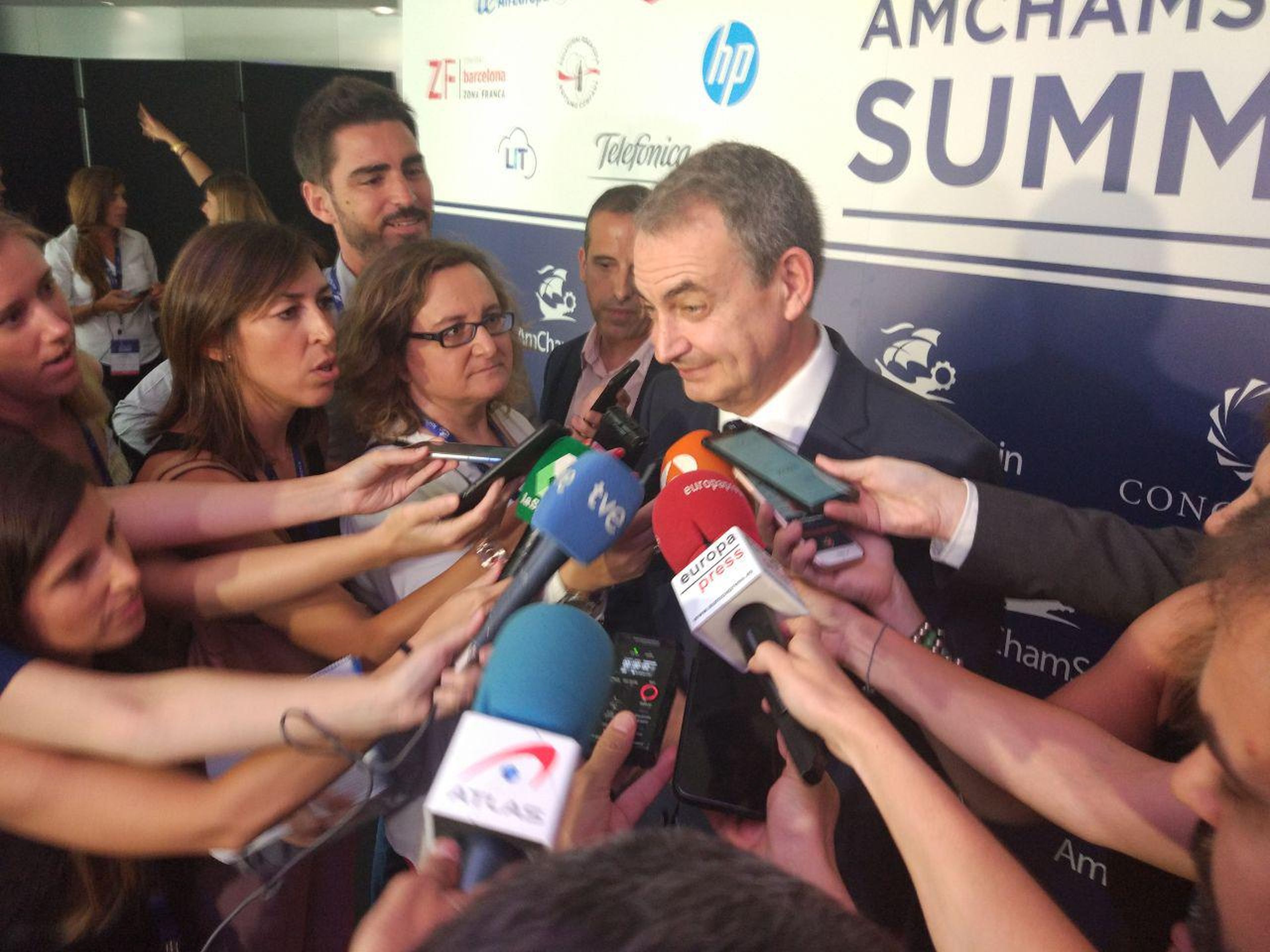 José Luis Rodríguez Zapatero, ante los medios.