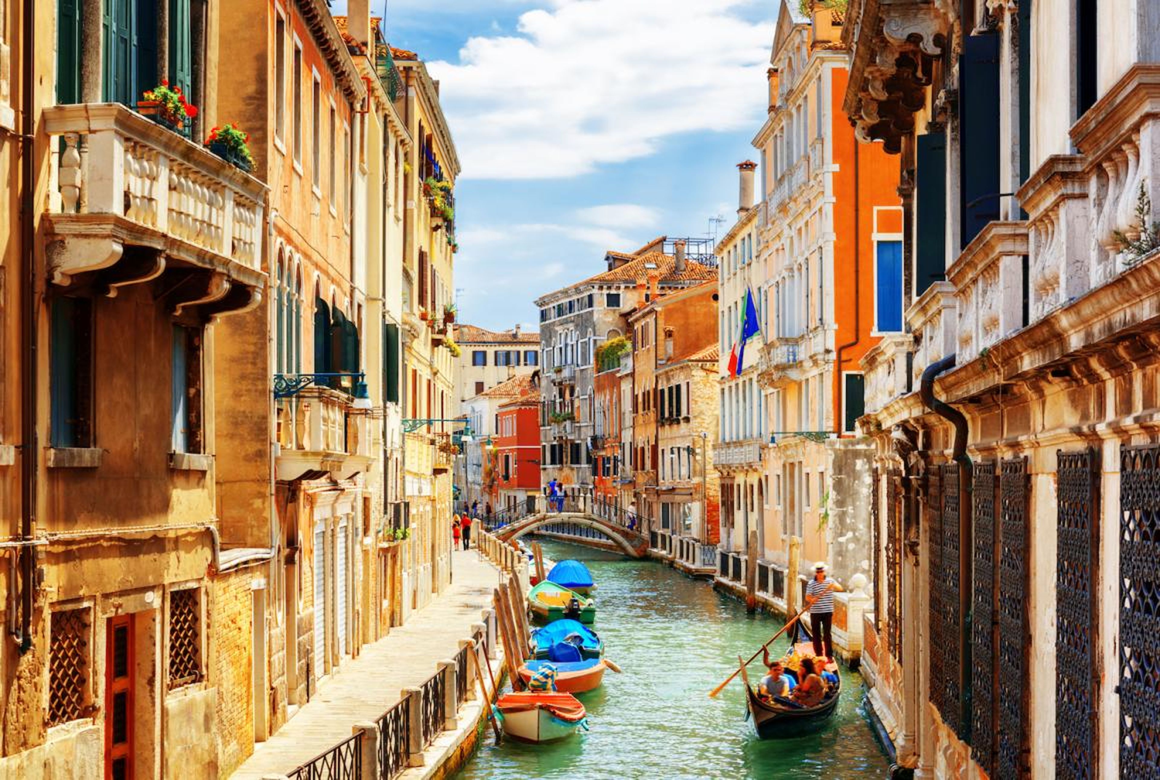 Es más probable que navegues en góndola antes de que conduzcas un coche en Venecia.