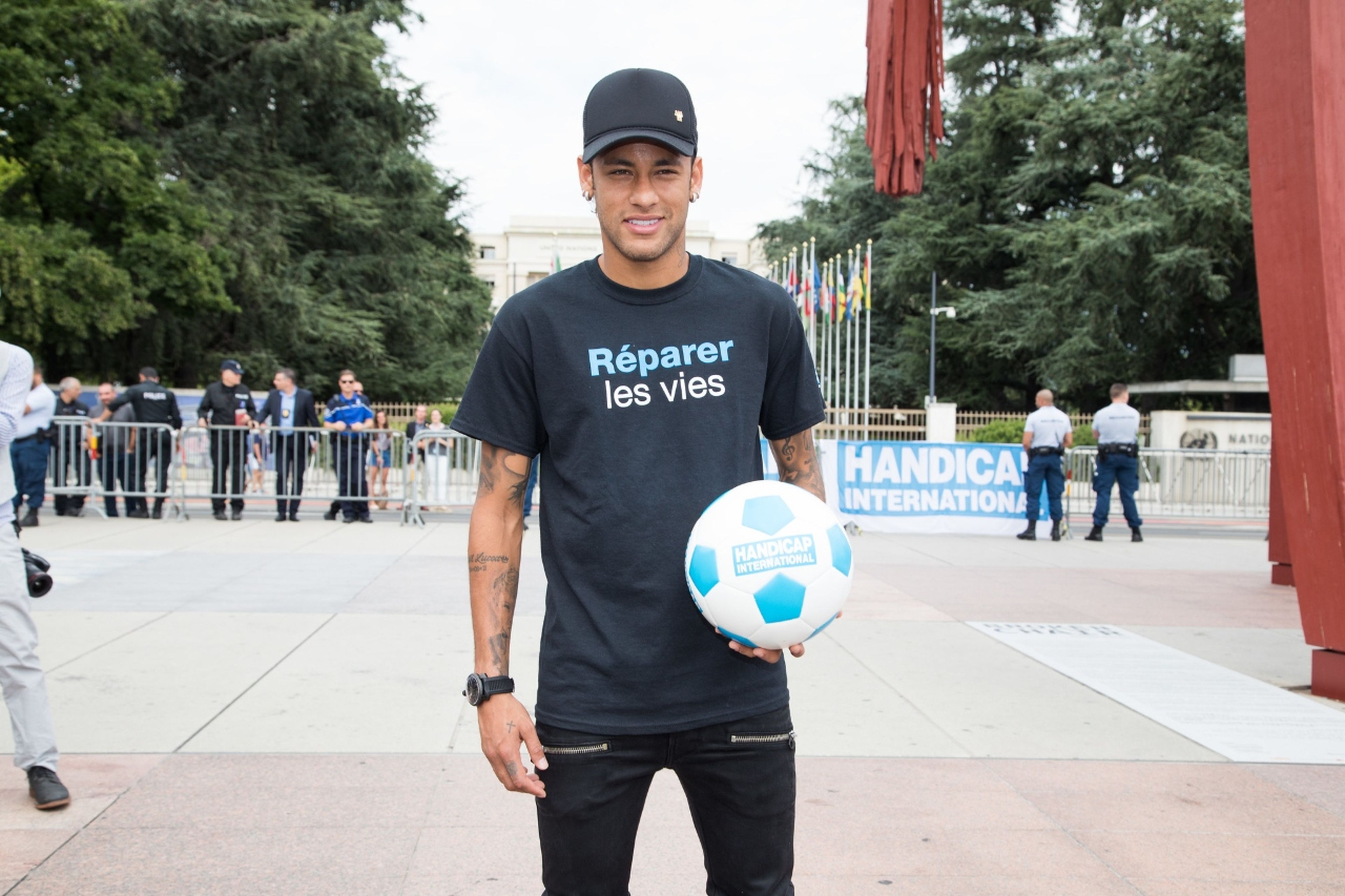 Neymar, en su presentación como embajador de buena voluntad de Handicap International