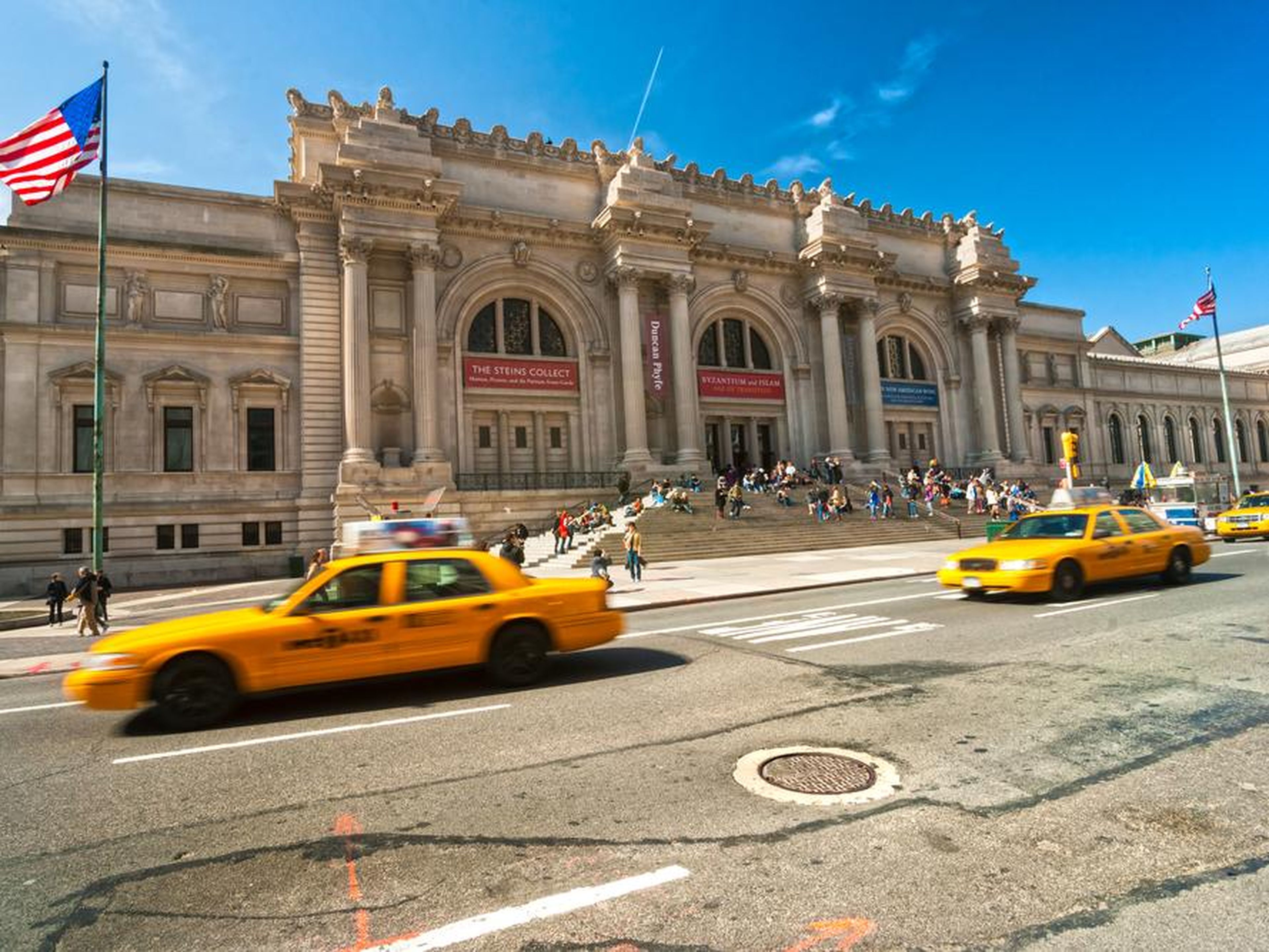El Met (Metropolitan Museum of Art de Nueva York) no permite trípodes o 'palos selfie'