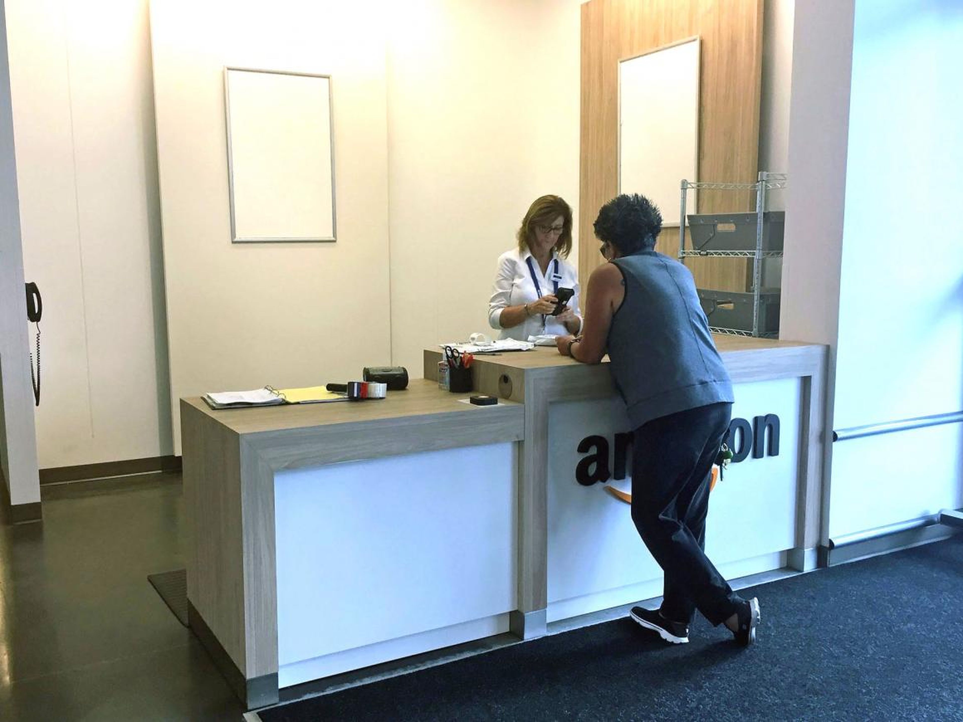 Un centro de devolución de Amazon en una tienda Kohl.