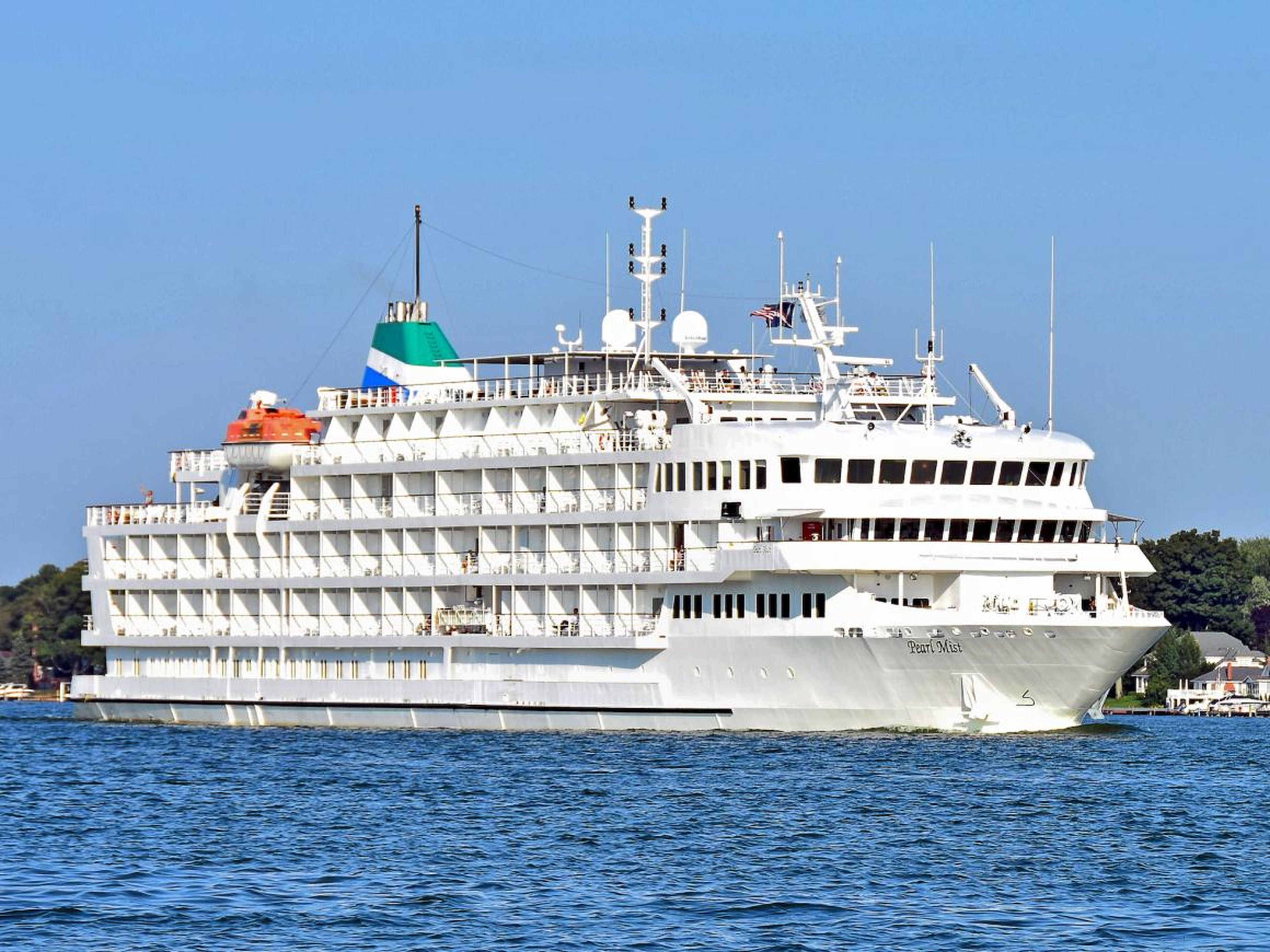 The Pearl Mist cruise ship.
