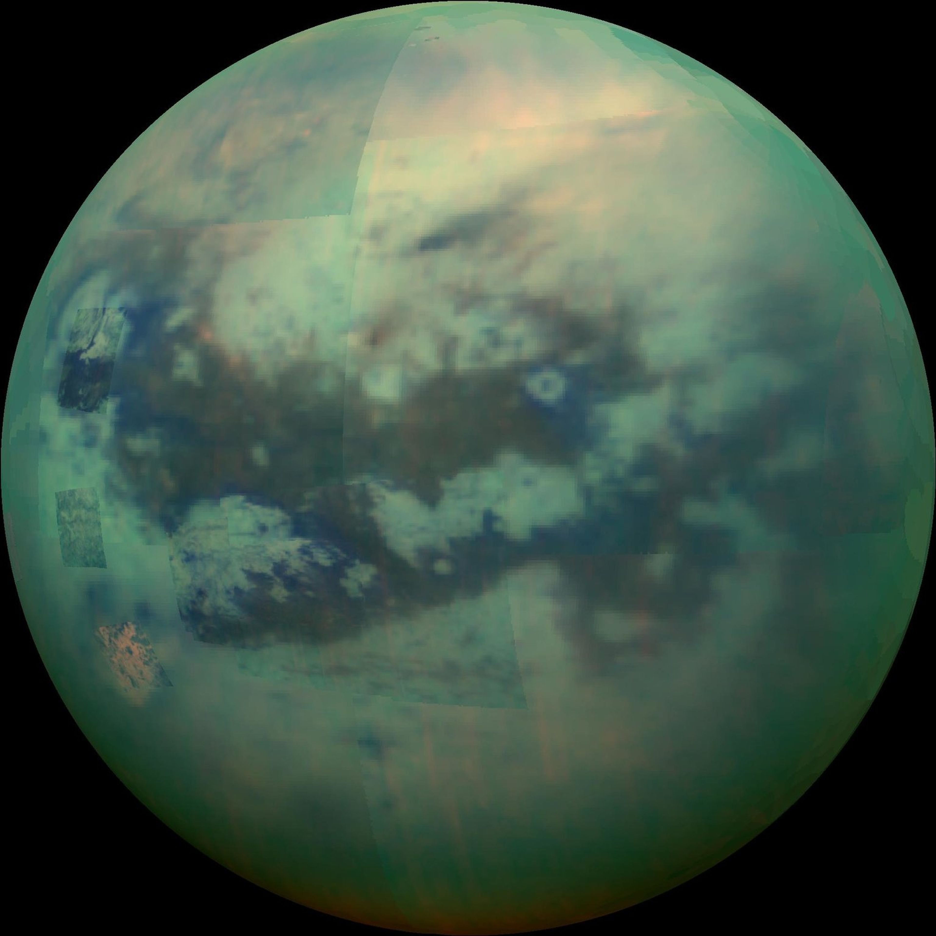 Una imagen coloreada artificialmente de la luna de Saturno, Titán, que muestra sus lagos, montañas y otras características de su superficie.