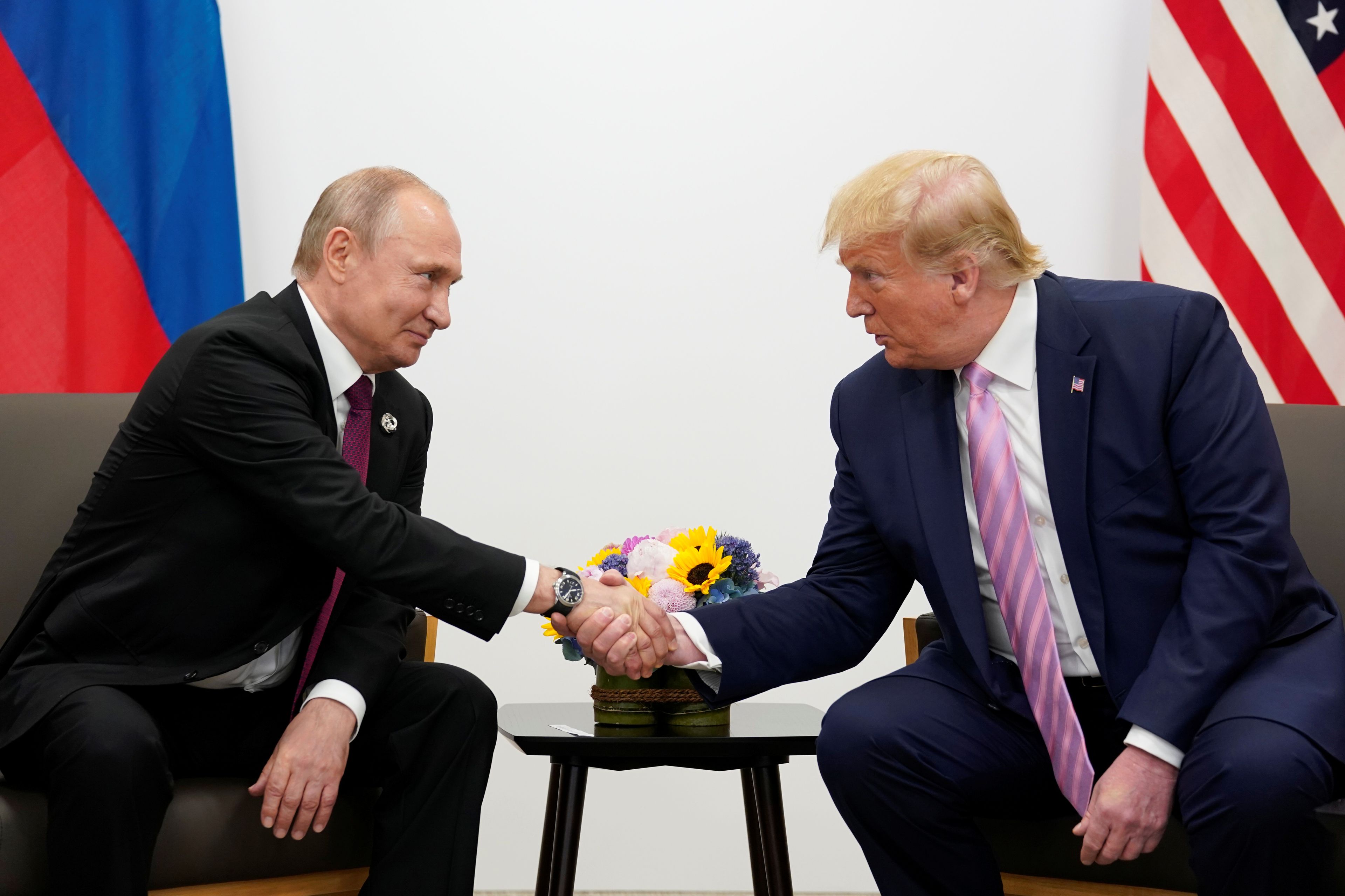 Vladimir Putin, presidente de Rusia, y Donald Trump, presidente de Estados Unidos, durante la reunión del G20 en Osaka (Japón).