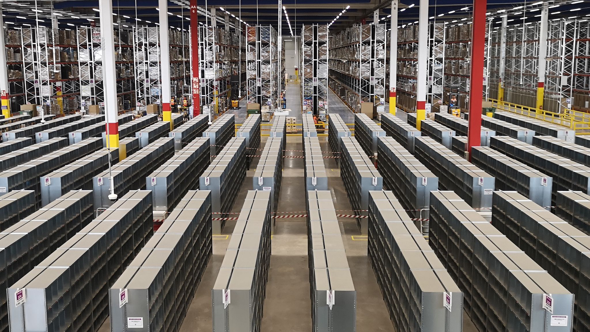 Así es por dentro el centro logístico de Amazon de Illescas, en Toledo