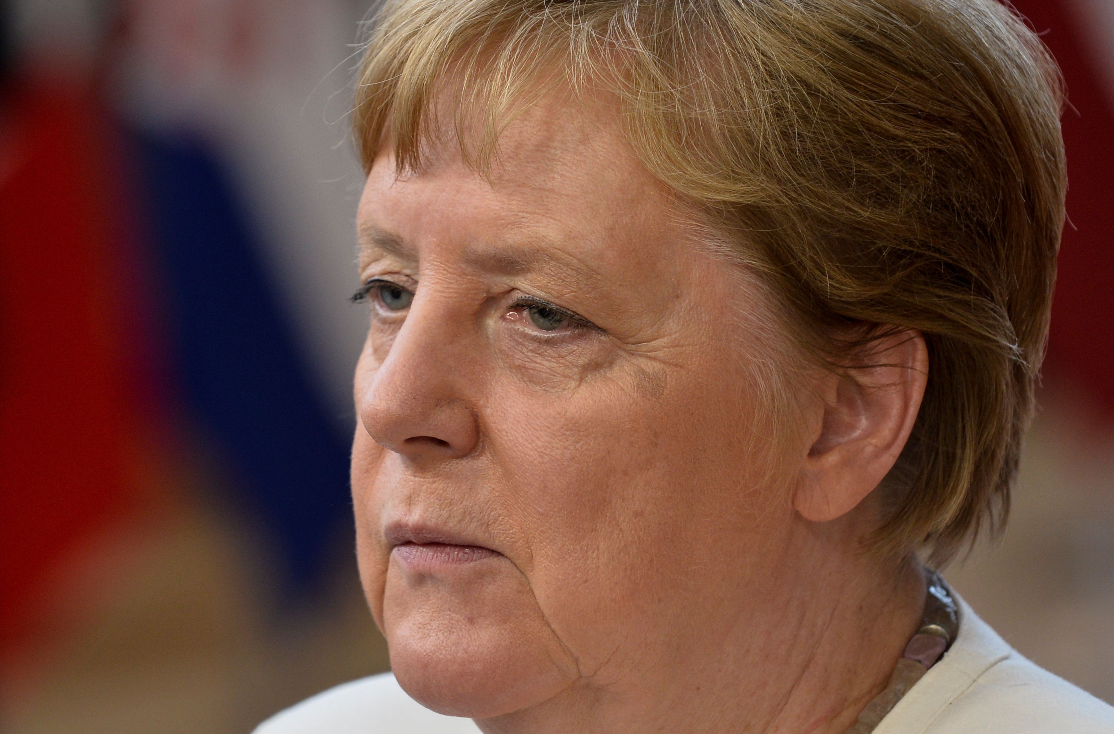 La canciller alemana Angela Merkel atiende a los medios en la reunión del Consejo Europeo.
