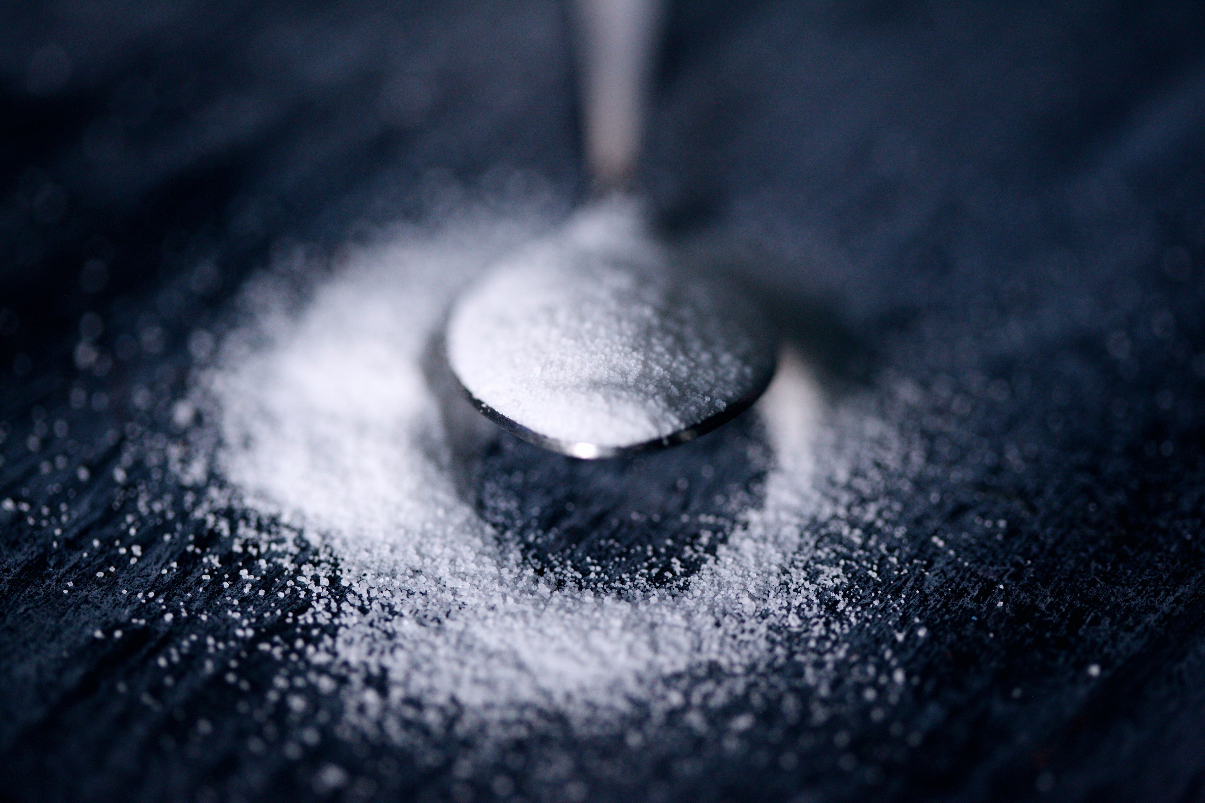 La sal enriquecida con yodo, puede ayudar a ingerir las cantidades necesarias de este mineral.