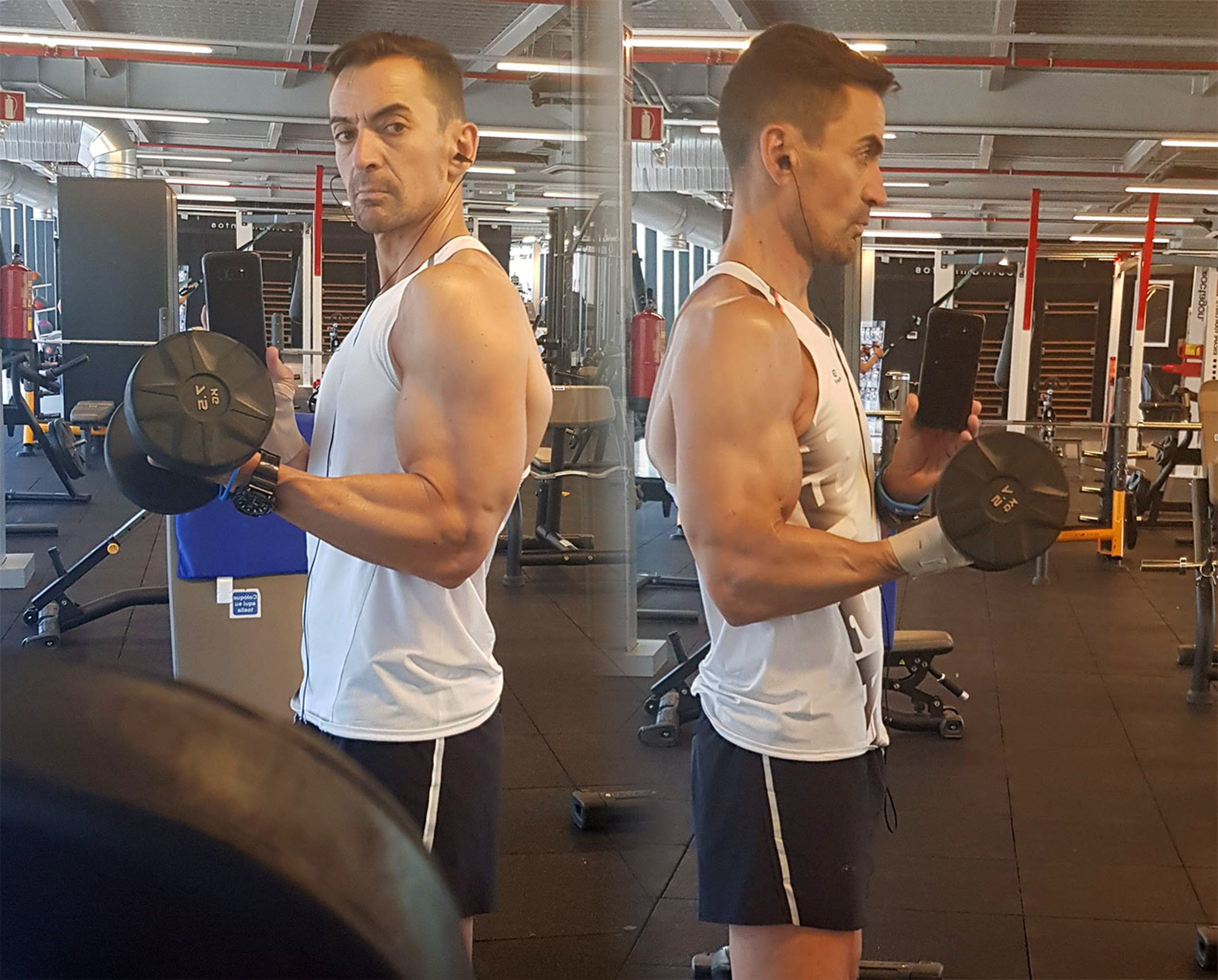 Tras 5 semanas la pérdida de masa muscular y fuerza del brazo inmovilizado (derecha) es apenas perceptible con respecto al brazo sano