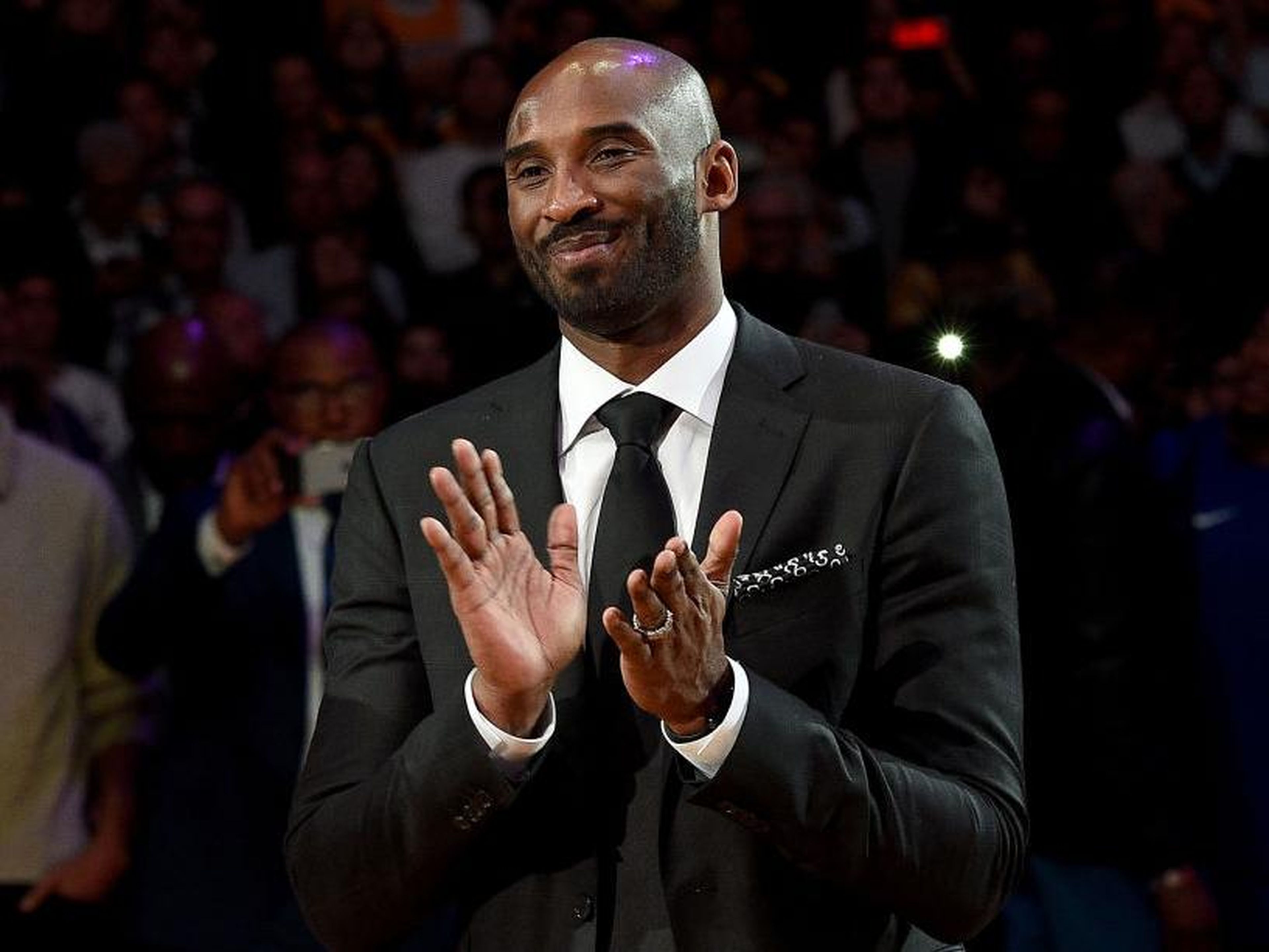 Kobe Bryant jugaba en el equipo de baloncesto de Los Angeles Lakers.