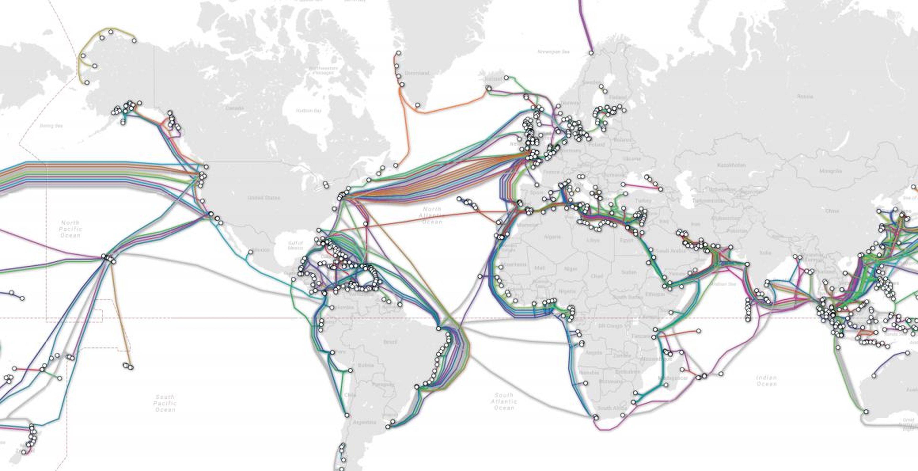 Un mapa que muestra la ubicación de los cables submarinos de Internet en todo el mundo.