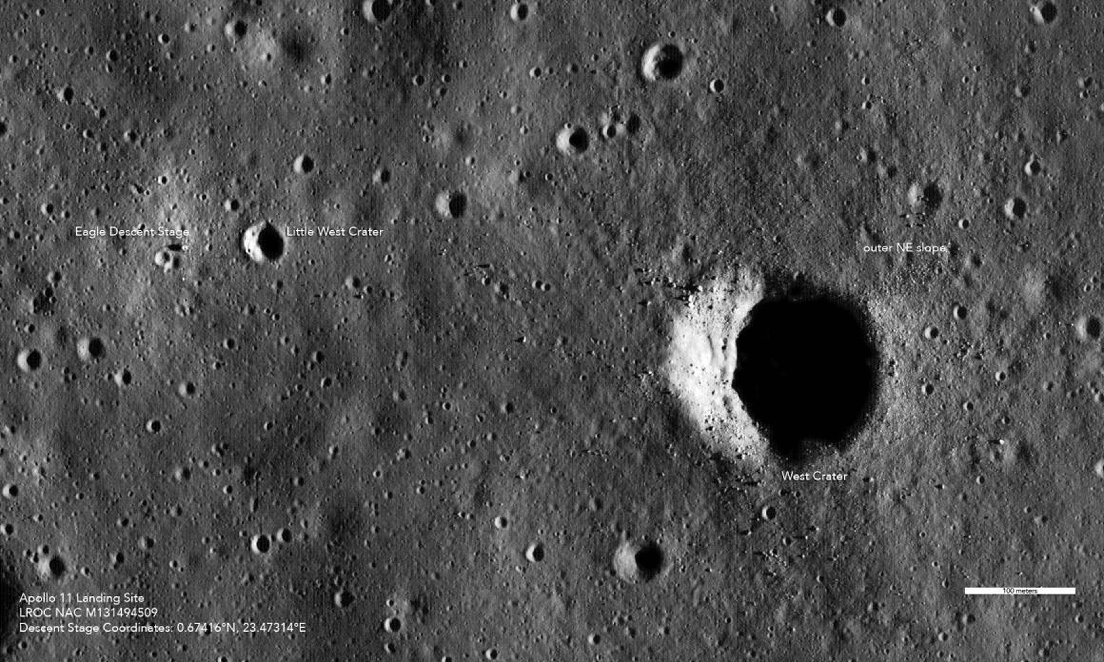 El punto de aterrizaje en el flanco noreste del Cráter Oeste de la luna le parecía demasiado rocoso a Armstrong, así que dirigió el Módulo Lunar hacia uno, el más seguro Pequeño Cráter Oeste.