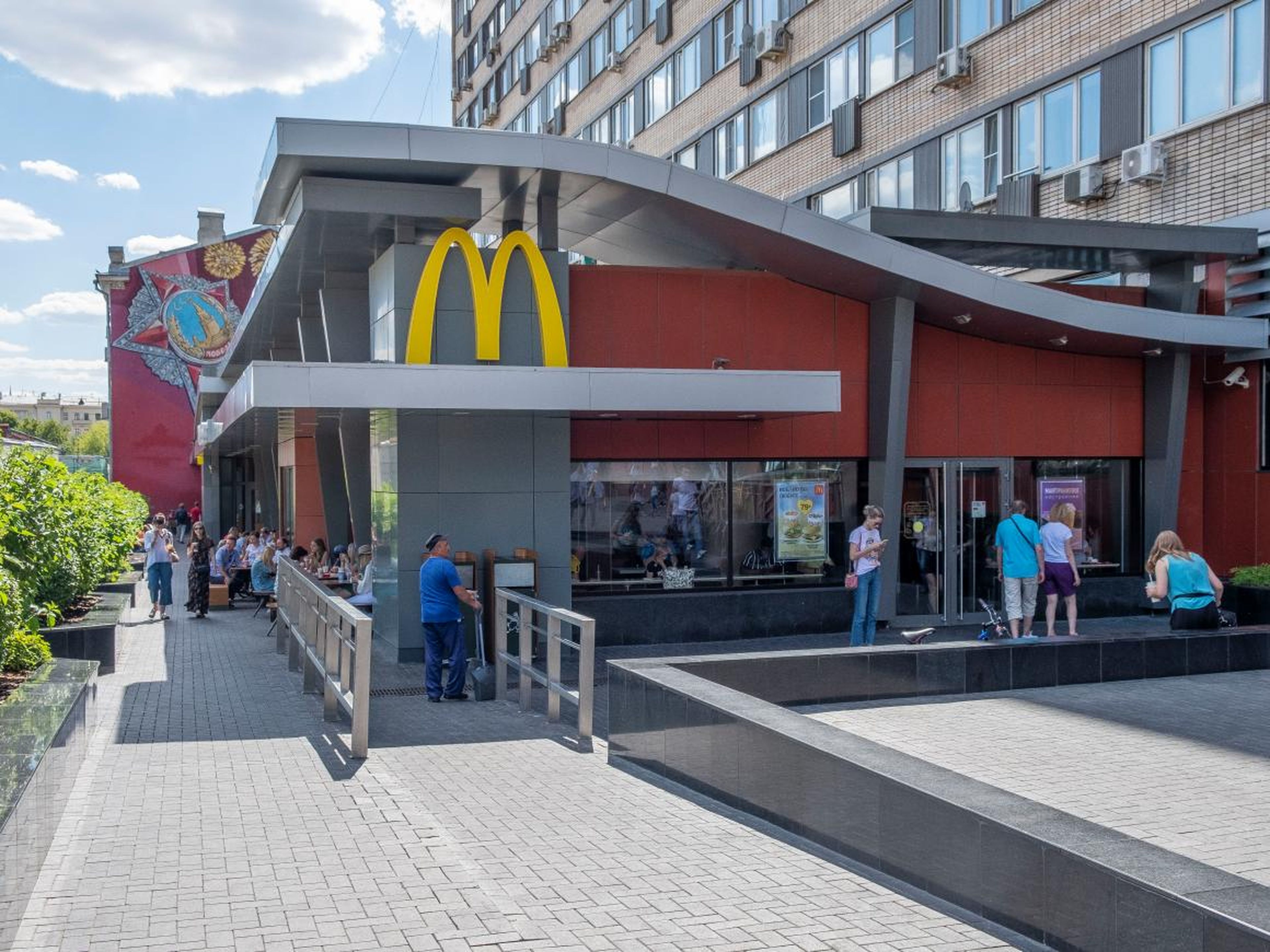 On a recent trip to Russia, I ate lunch at the country's first McDonald's, which is in Moscow, to see how it stacks up against its counterparts in the US.