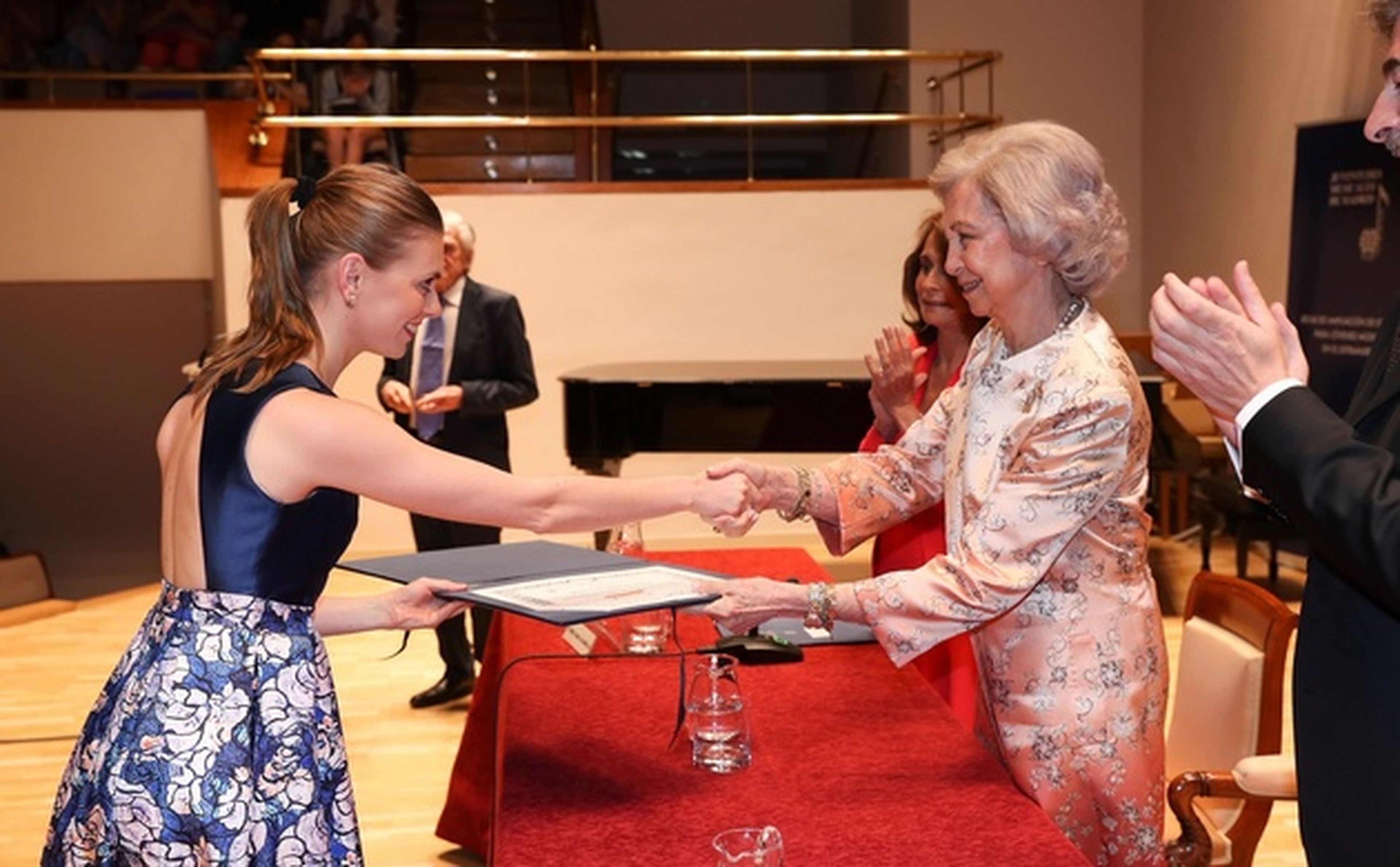 La Reina Sofía en un acto de entrega de Becas musicales
