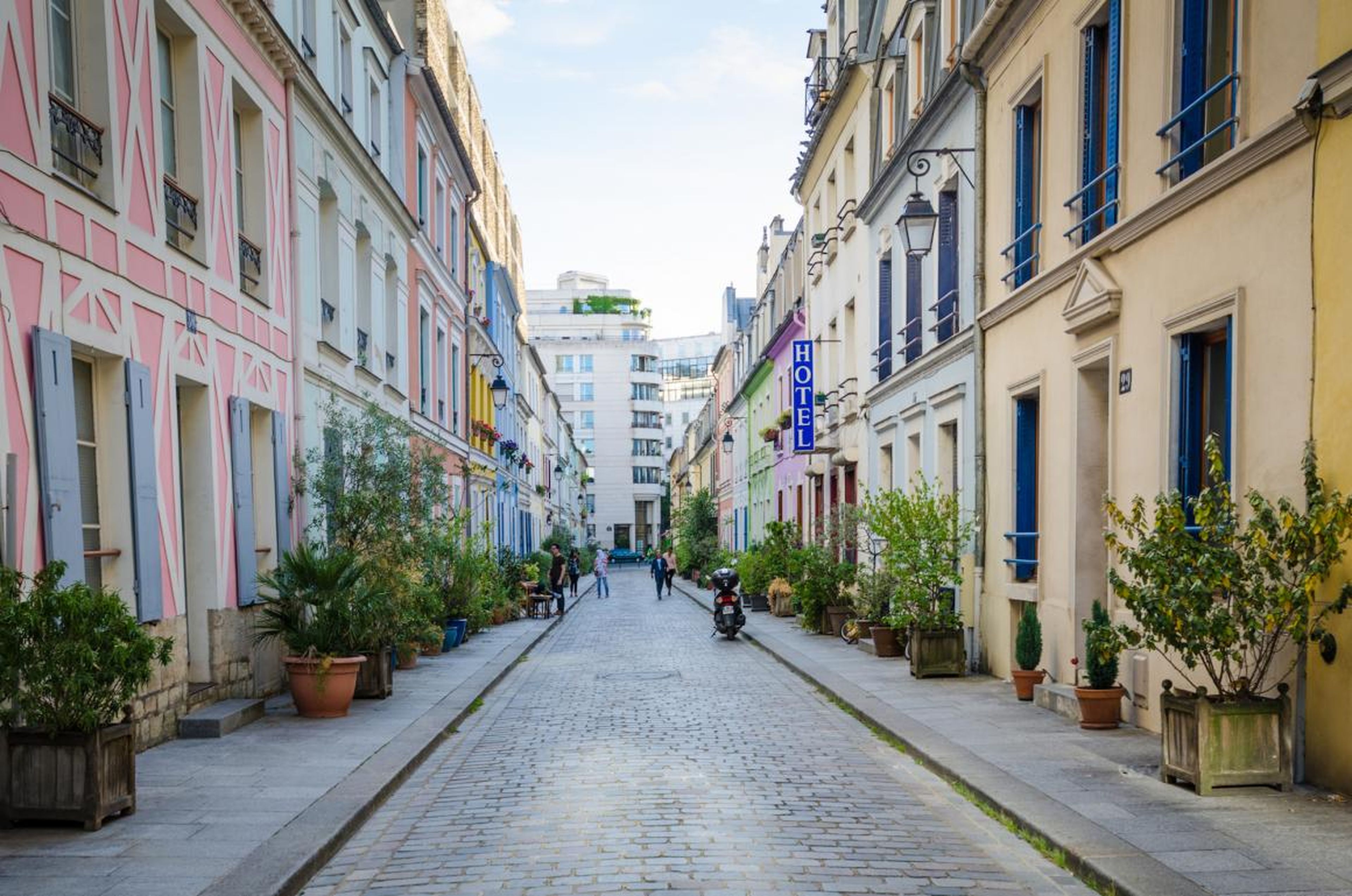 Residents of Rue Crémieux in Paris have requested gates to shut out Instagrammers.