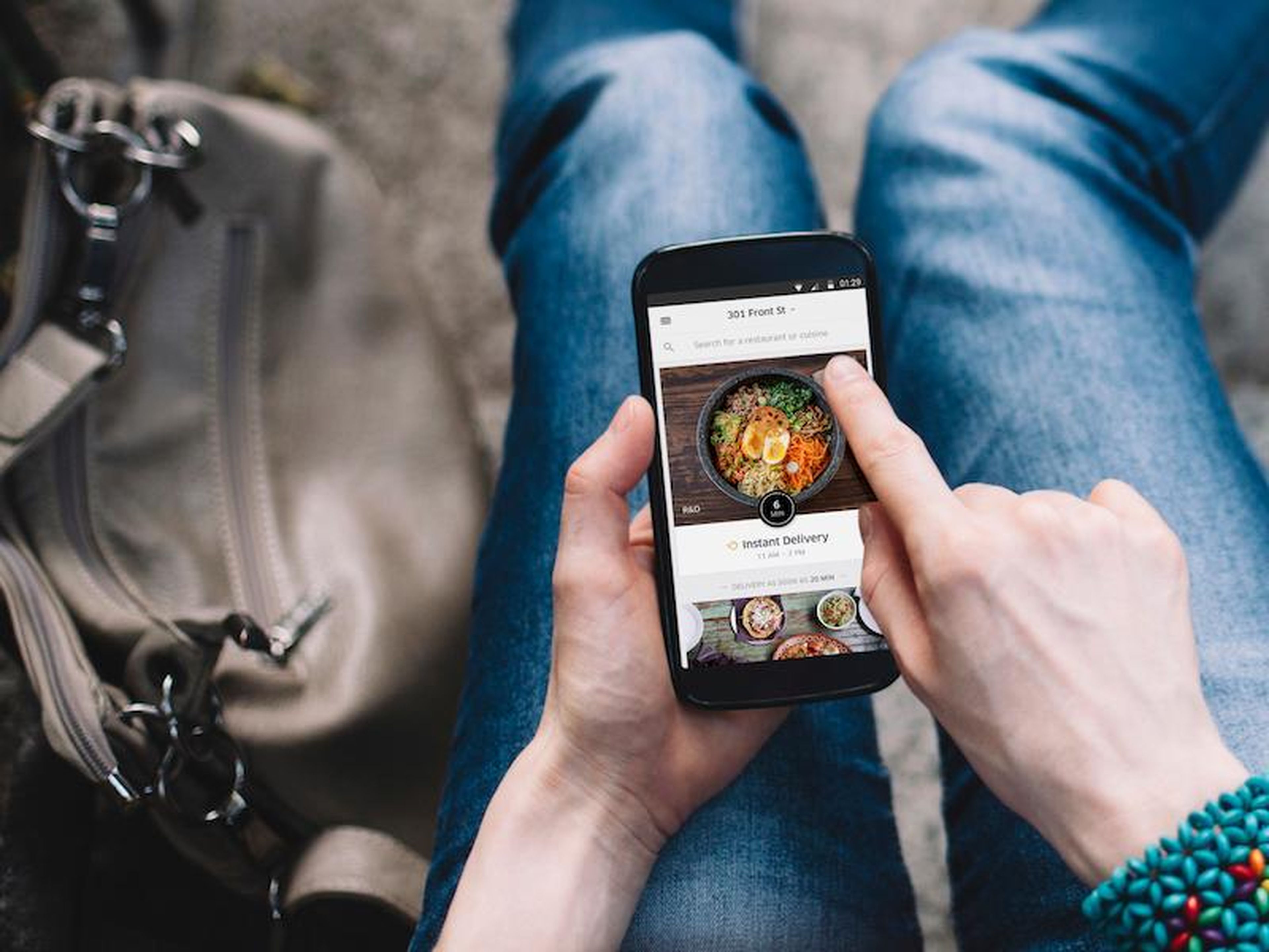 Uber Eats está probando una opción para comer en el restaurante.