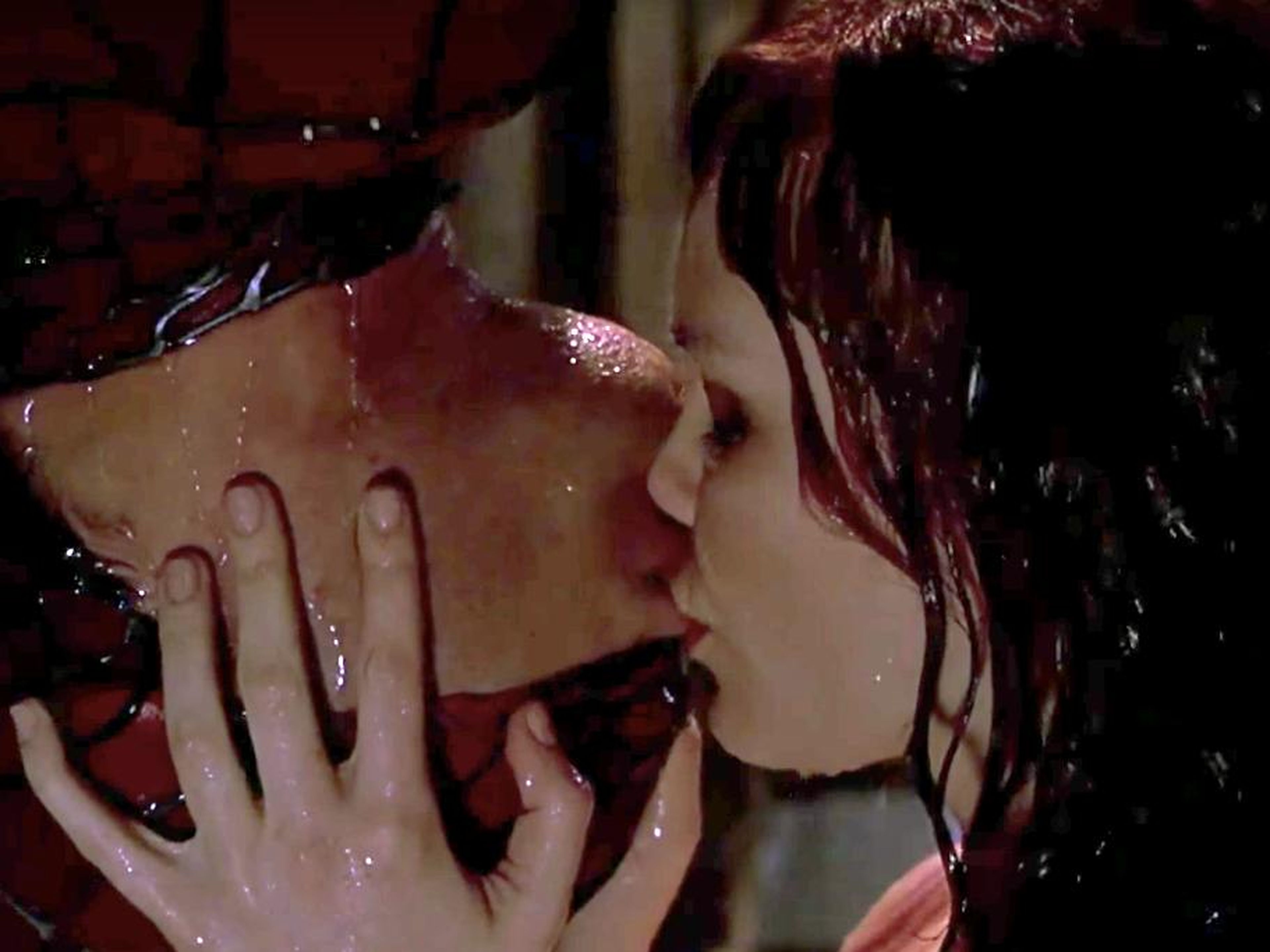 Tobey Maguire y Kirsten Dunst como Peter Parker/Spider-Man y Mary Jane en "Spider-Man".