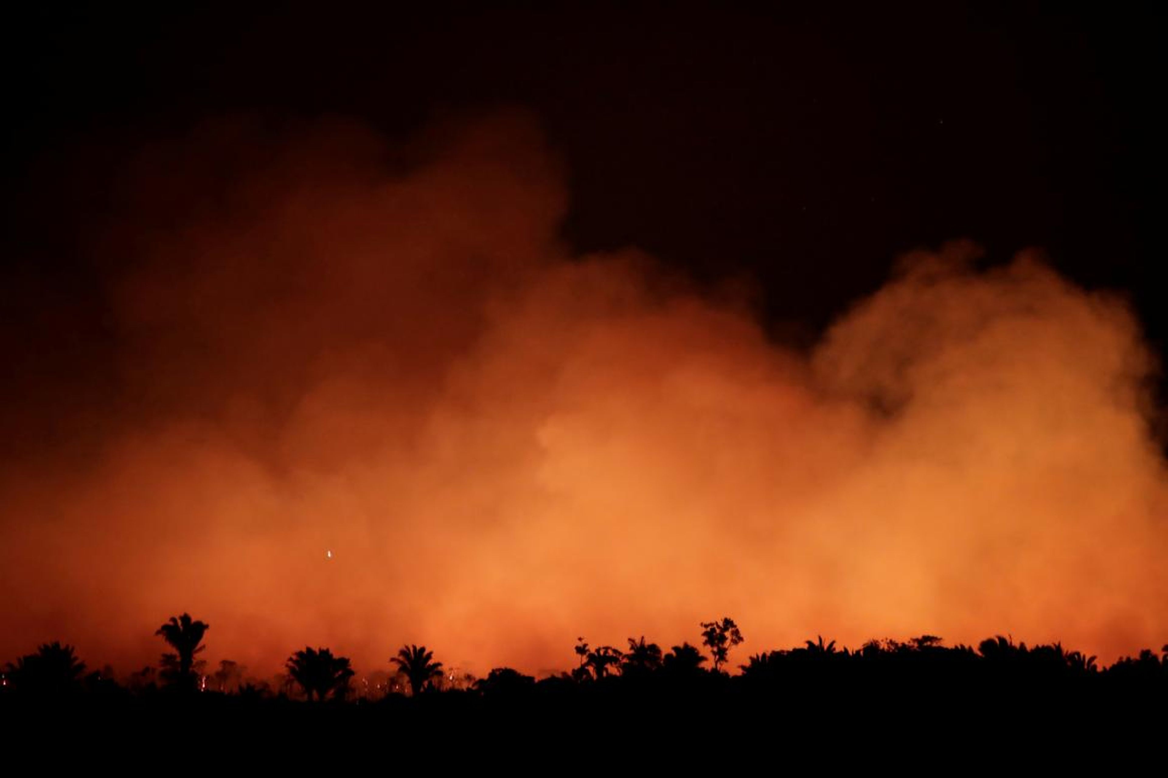 Un área de la selva amazónica cerca de Humaita, Brasil, arde el 17 de agosto de 2019.