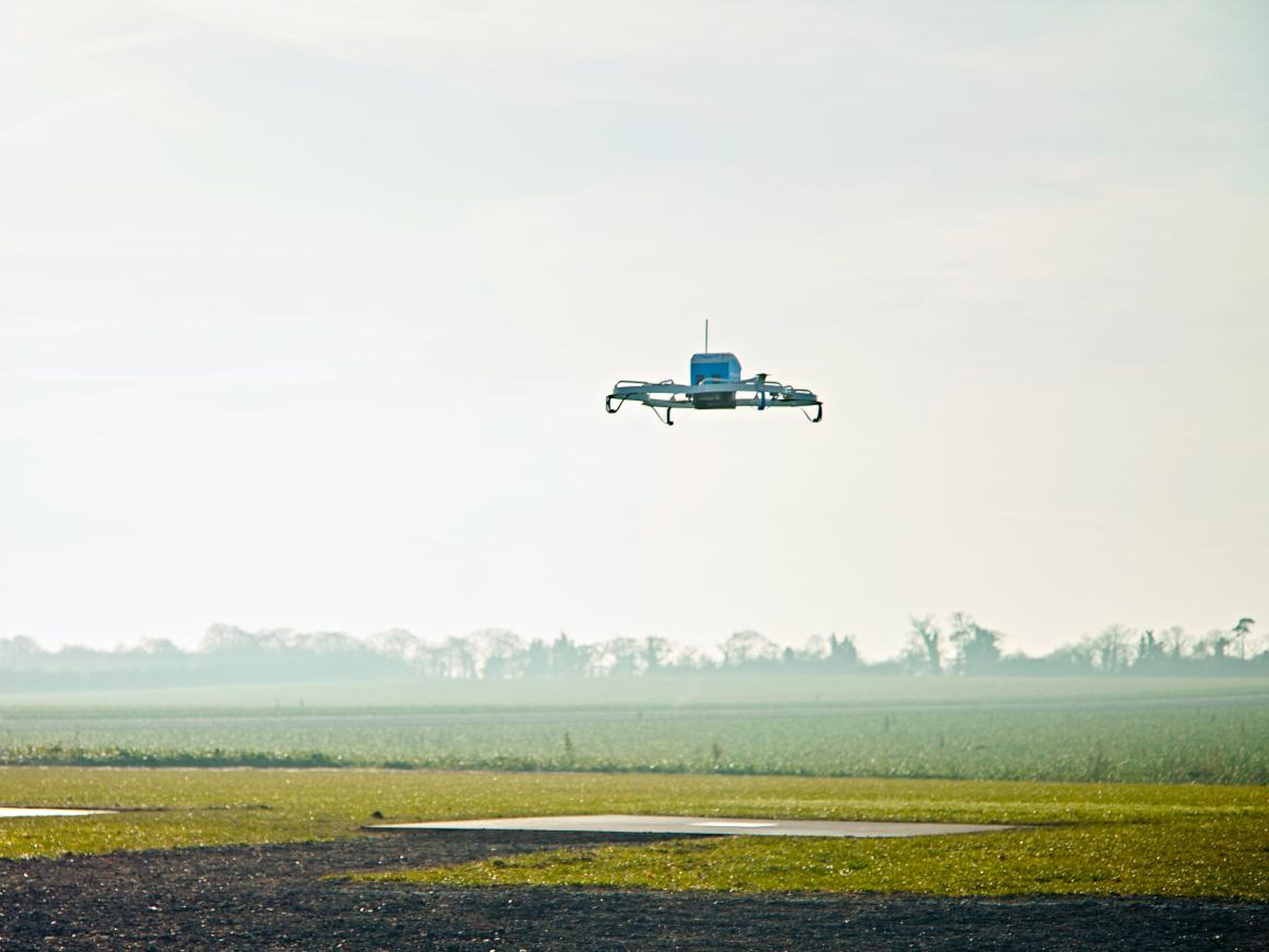 Amazon quiere que las entregas con drones sean una realidad en tan sólo unos meses.