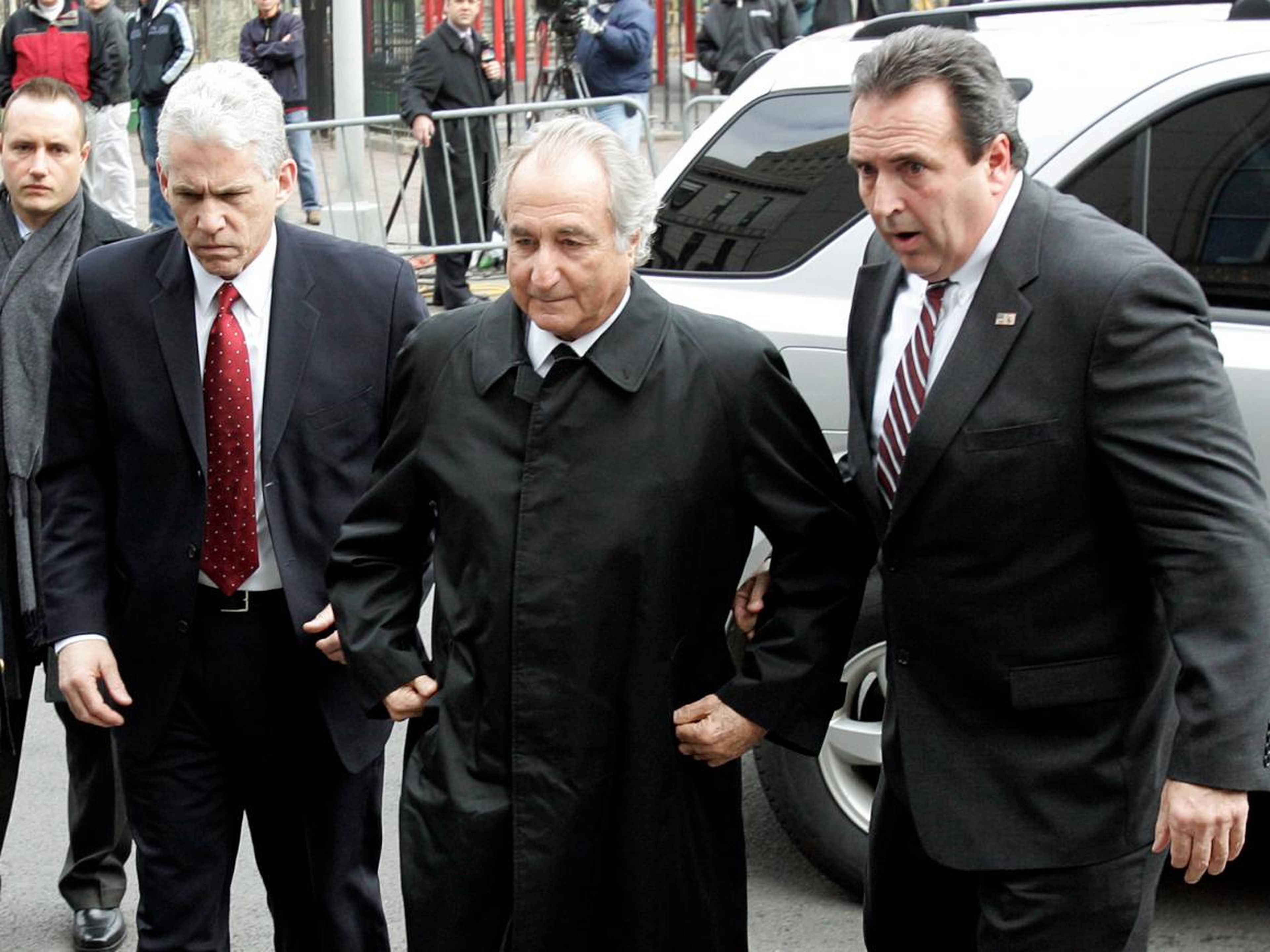 Bernie Madoff entrando en el tribunal federal de Manhattan el 10 de marzo de 2009.