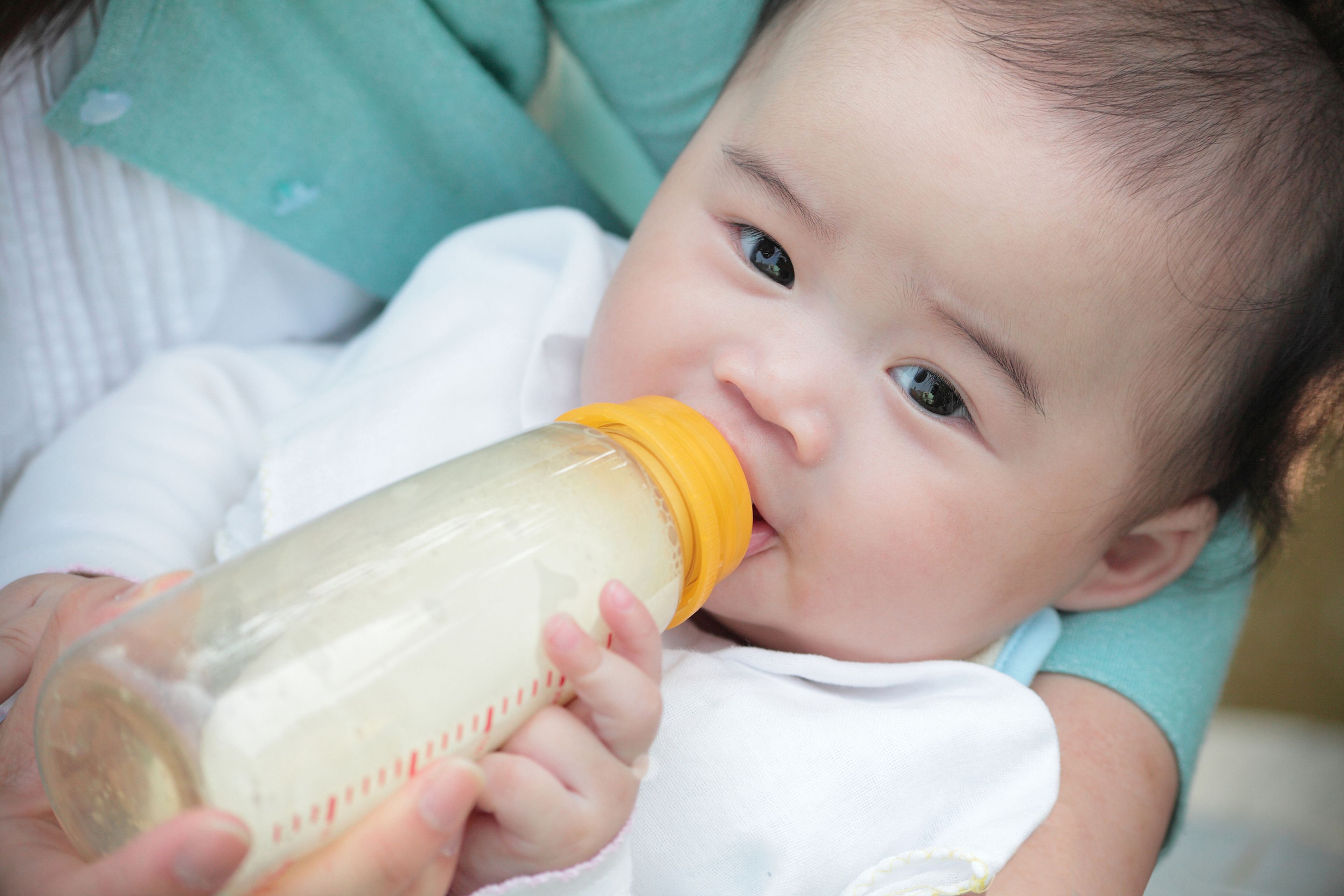 Casos de contaminación alimentaria: en China se intoxicaron muchos niños por leche contaminada con melamina