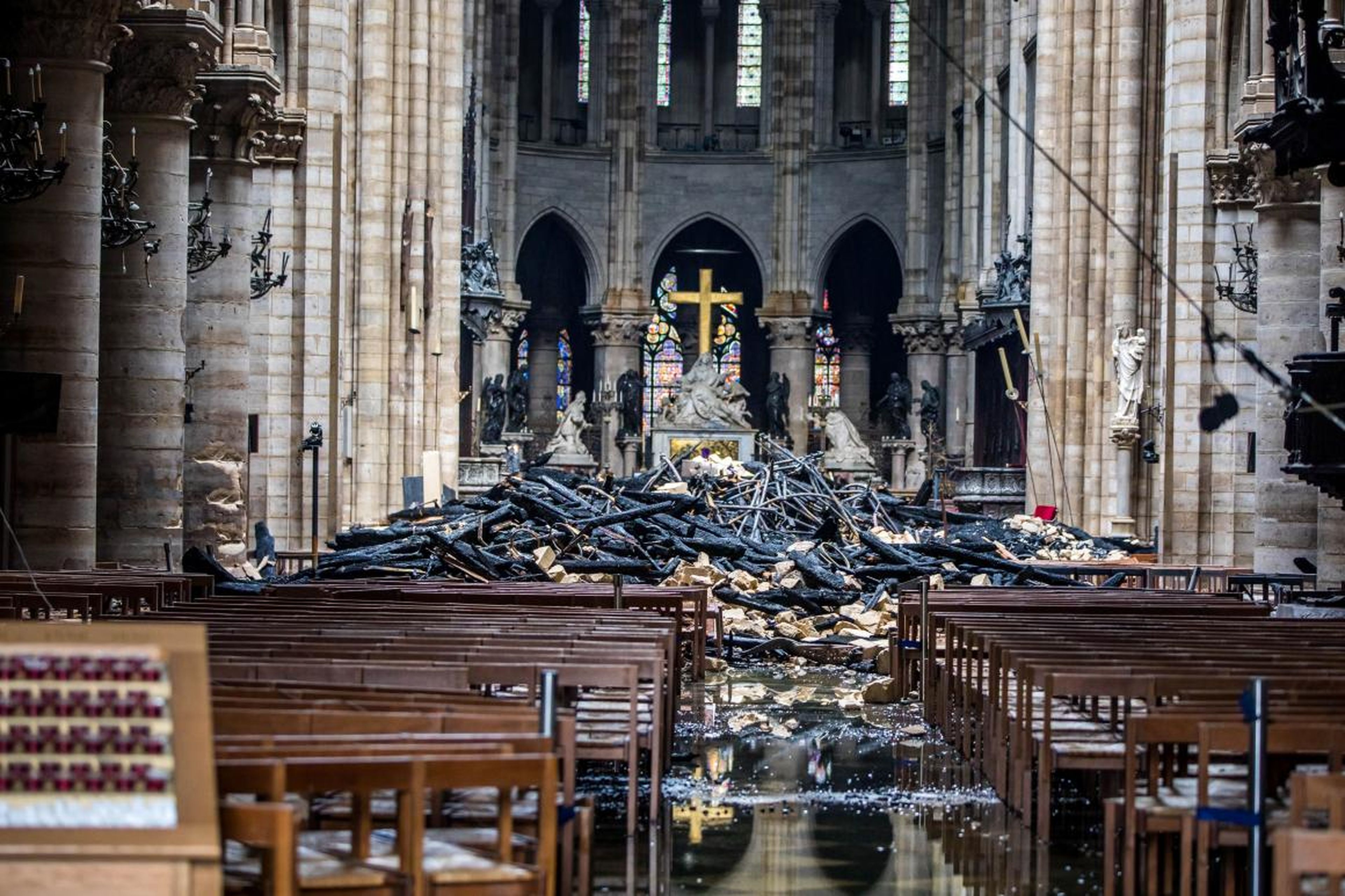 El interior de la catedral de Notre Dame, tras el incendio del pasado abril.
