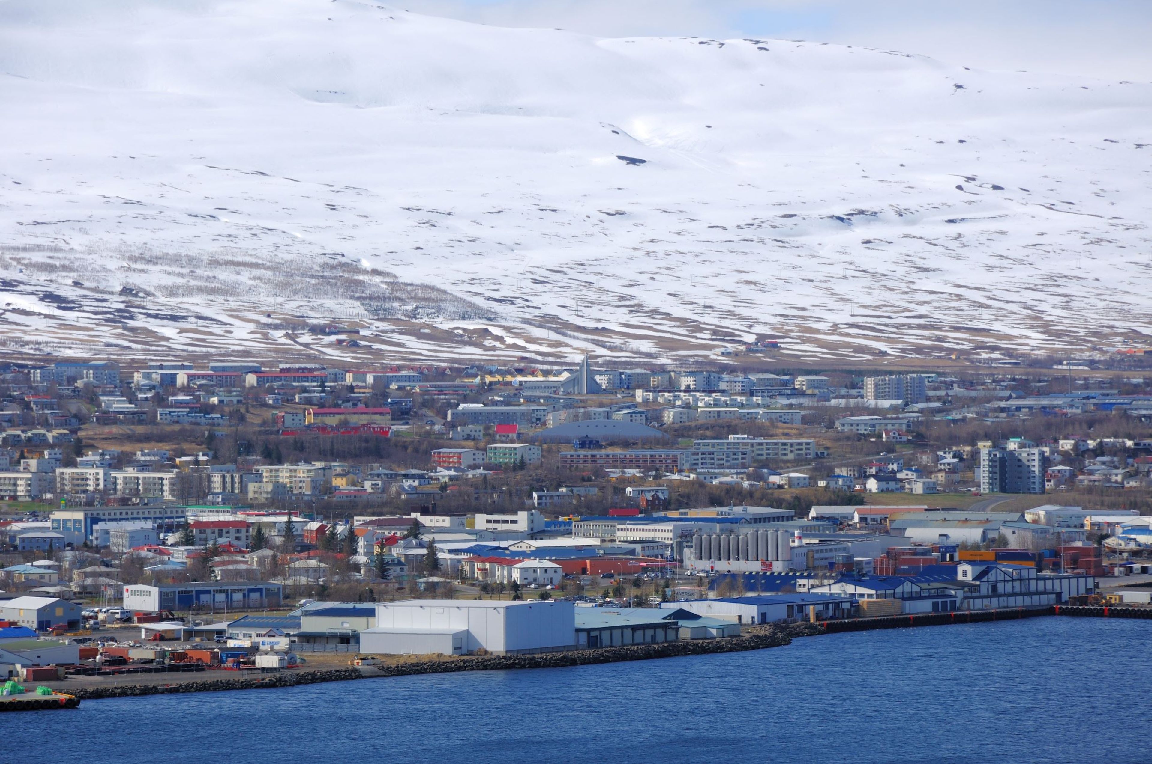 Ciudad de Akureyri en Islandia