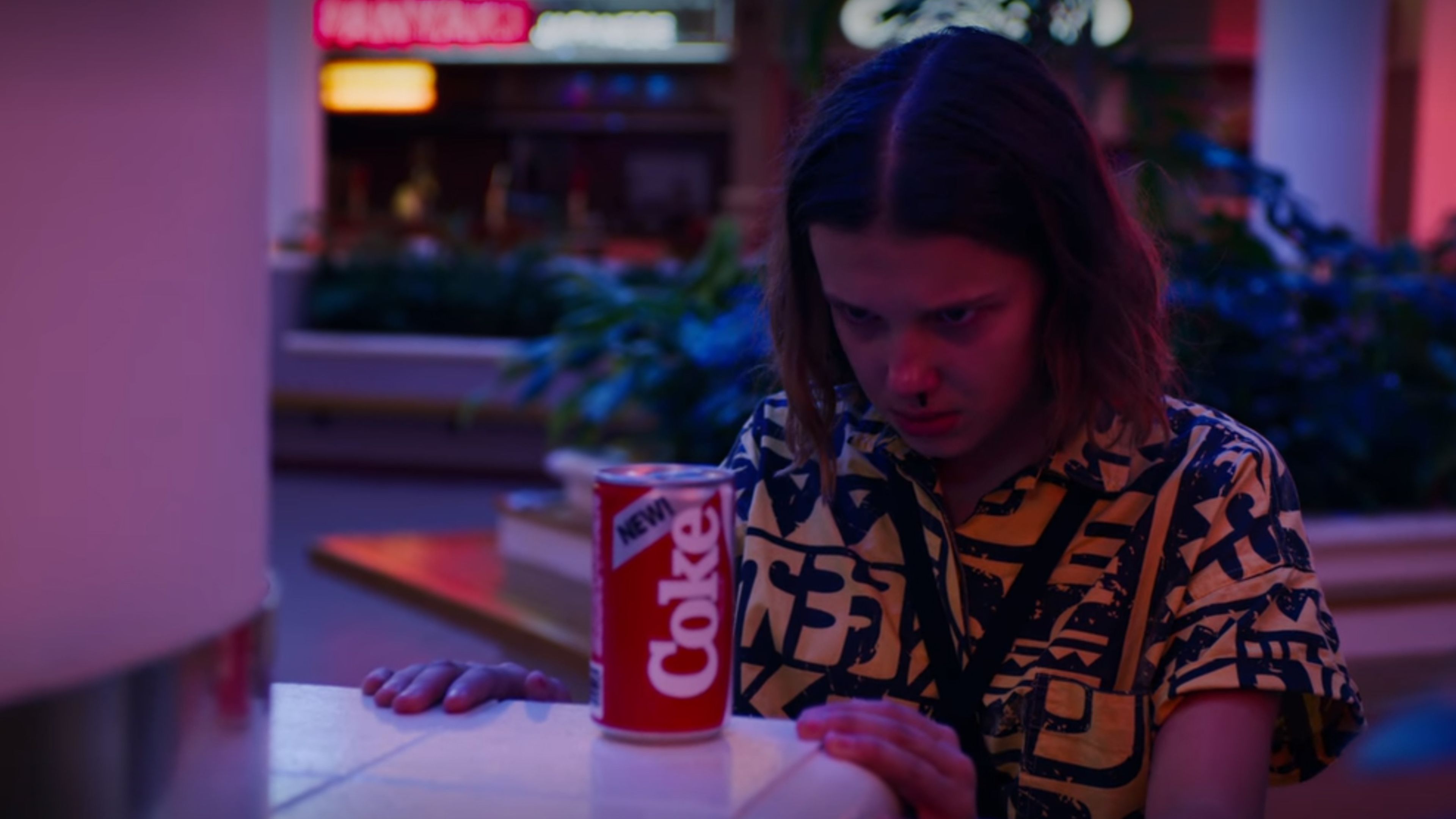 Eleven (Once), junto a una lata de New Coke en un capítulo de Stranger Things