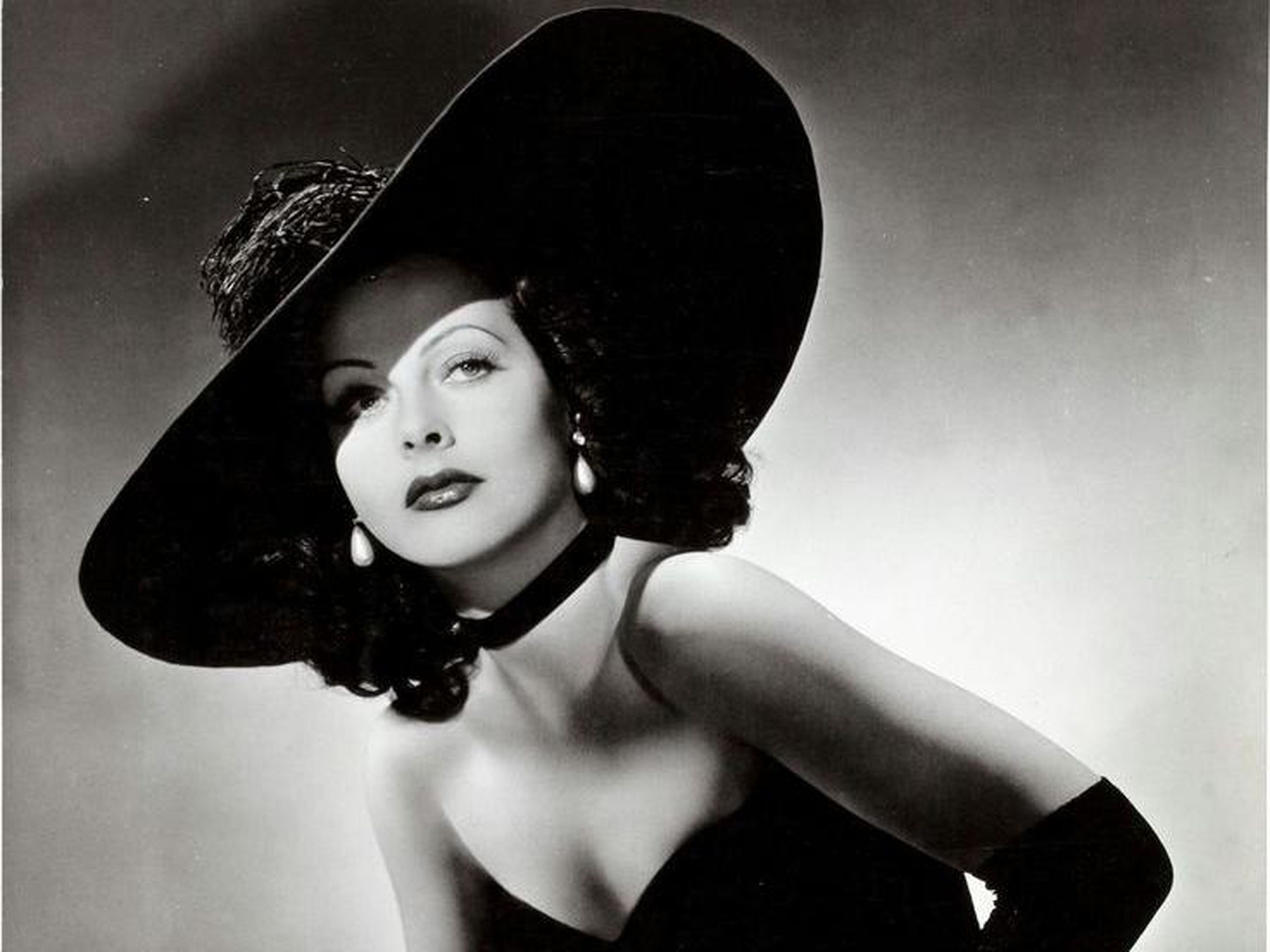 Hedy Lamarr para un anuncio publicitario de "Heavenly Body" en 1944.