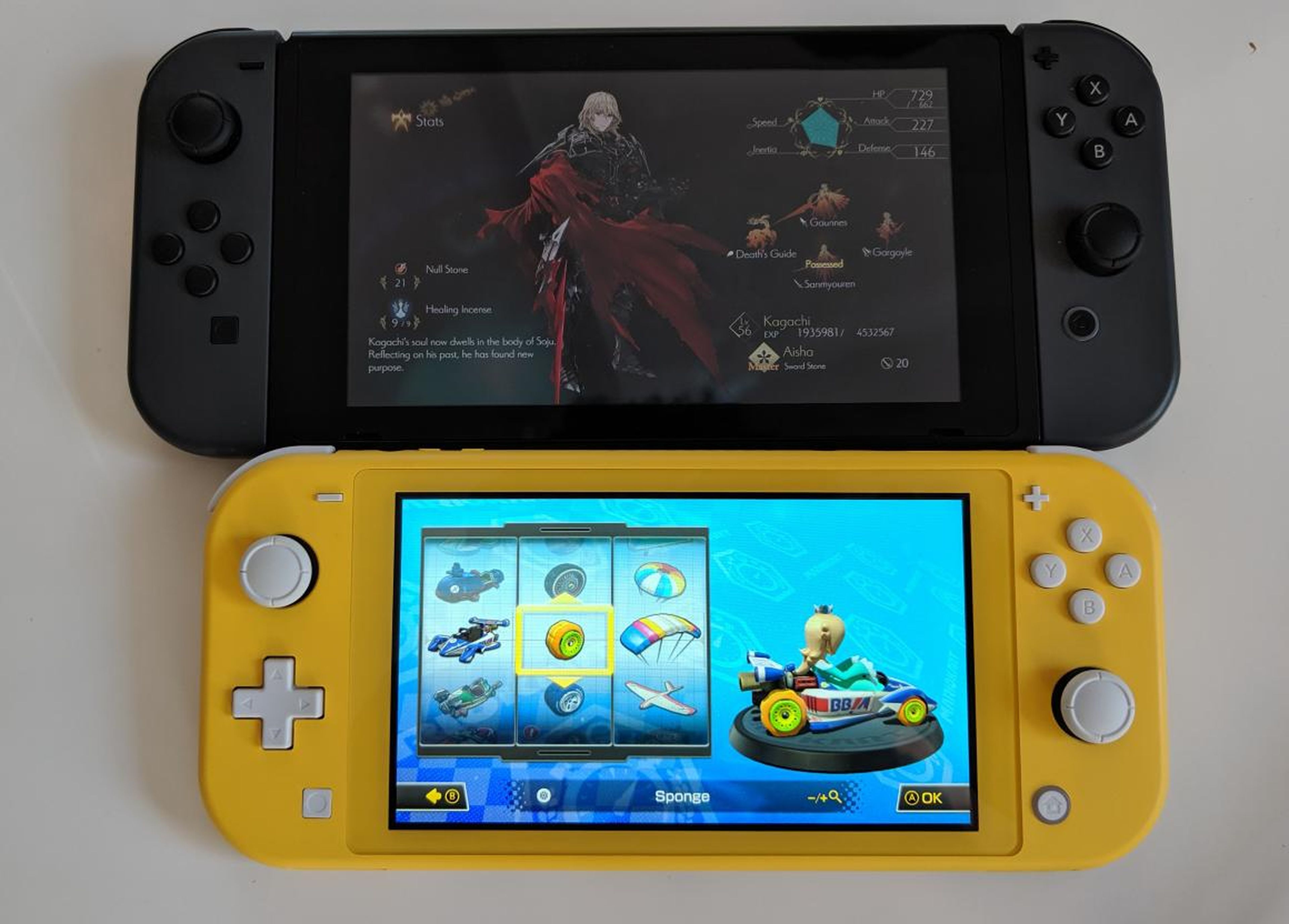 I used my own Switch for a size comparison with the Switch Lite. At first glance, the difference in screen size felt negligible.